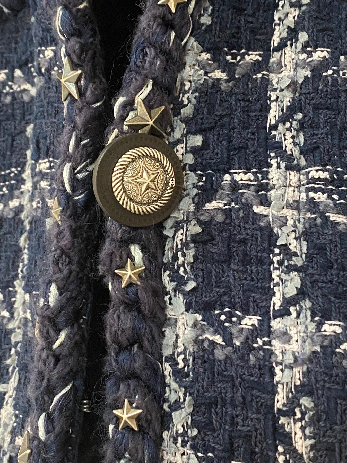 Chanel Blaue Ecru Wolle Mischung Tweed Paris-Dallas Jacke im Zustand „Hervorragend“ in Krakow, PL