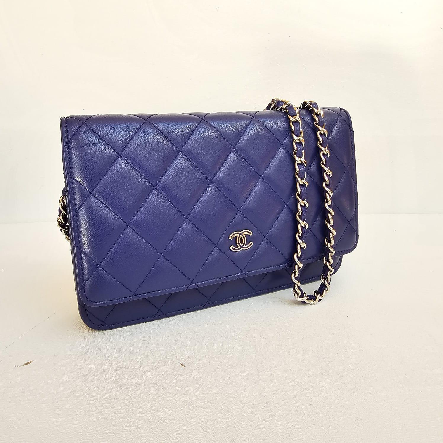 Chanel Blau Electric Lammfell Gesteppt Brieftasche an Kette an Kette im Angebot 8