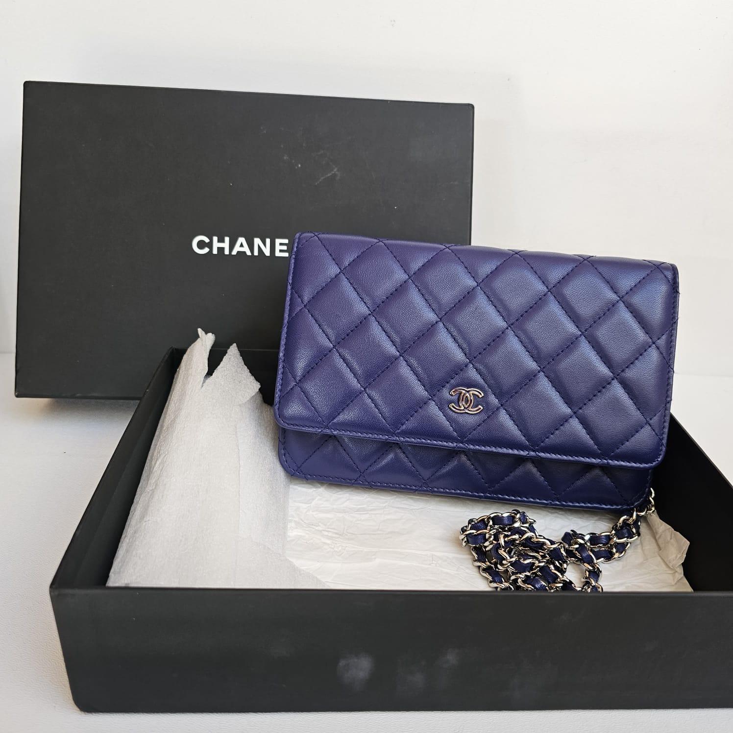 Chanel Blau Electric Lammfell Gesteppt Brieftasche an Kette an Kette im Angebot 12