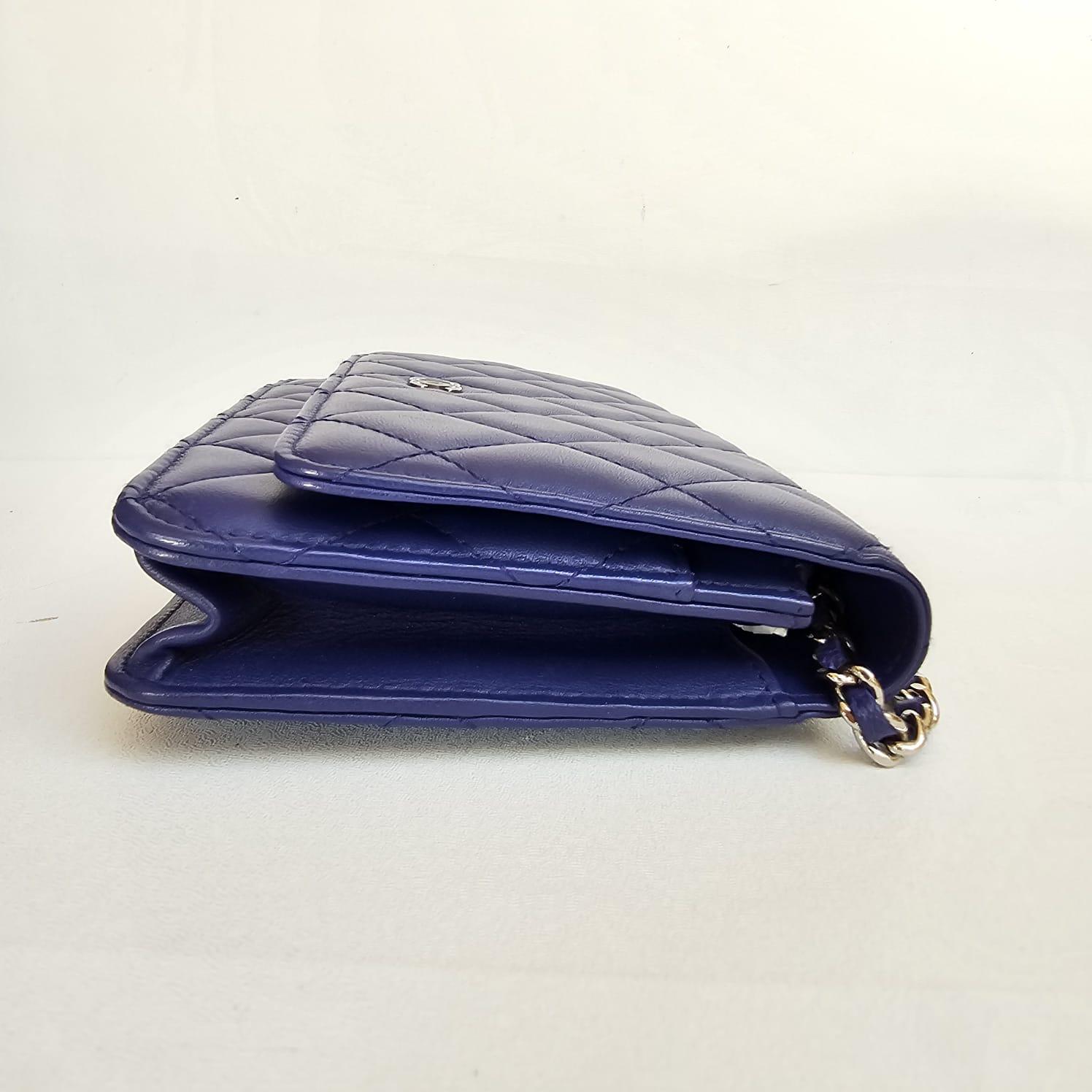 Chanel Blau Electric Lammfell Gesteppt Brieftasche an Kette an Kette im Angebot 5