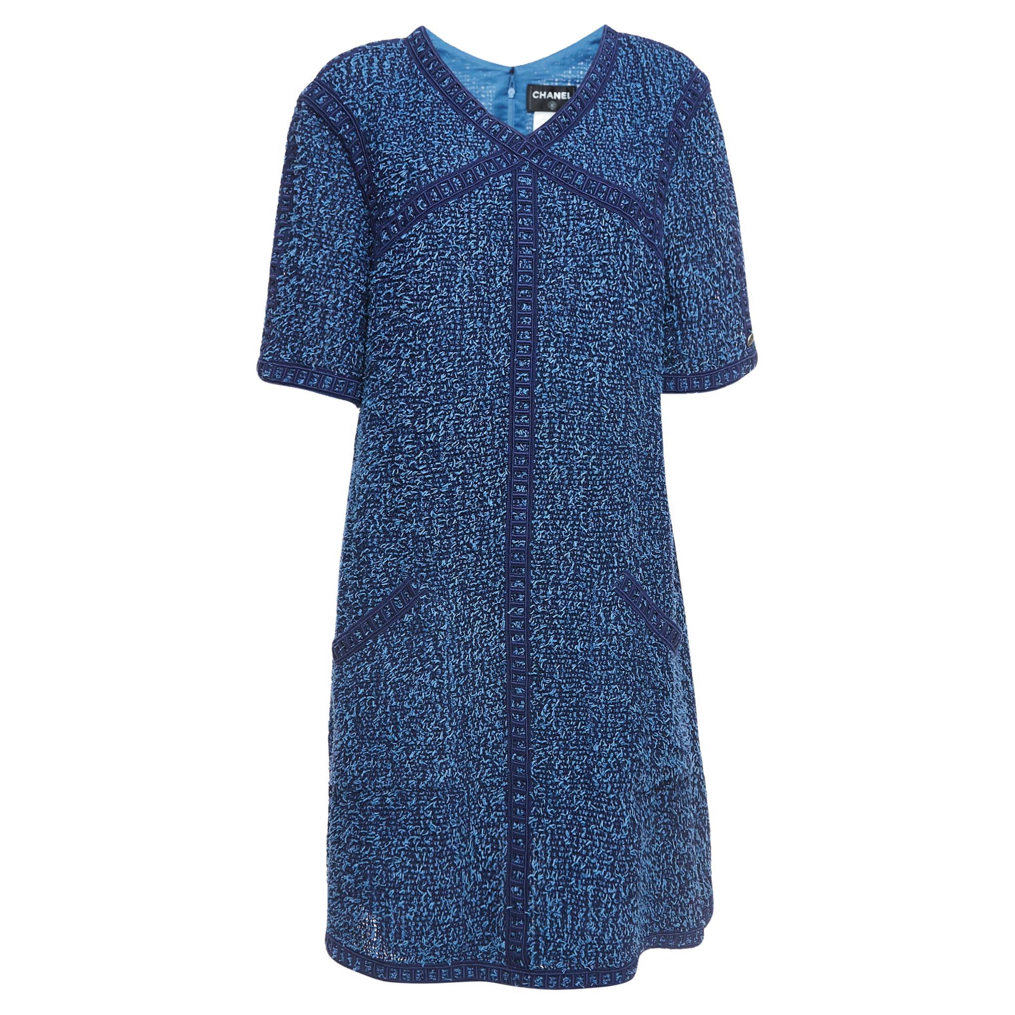 Chanel Blaues besticktes A-Linien-Midikleid aus Tweed in Blau L im Angebot