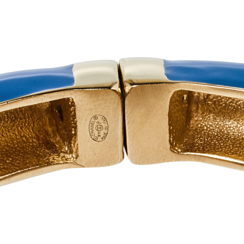 Chanel Blue Enamel Gold Tone Lion Head Magnetic Bracelet In Excellent Condition In Dubai, Al Qouz 2