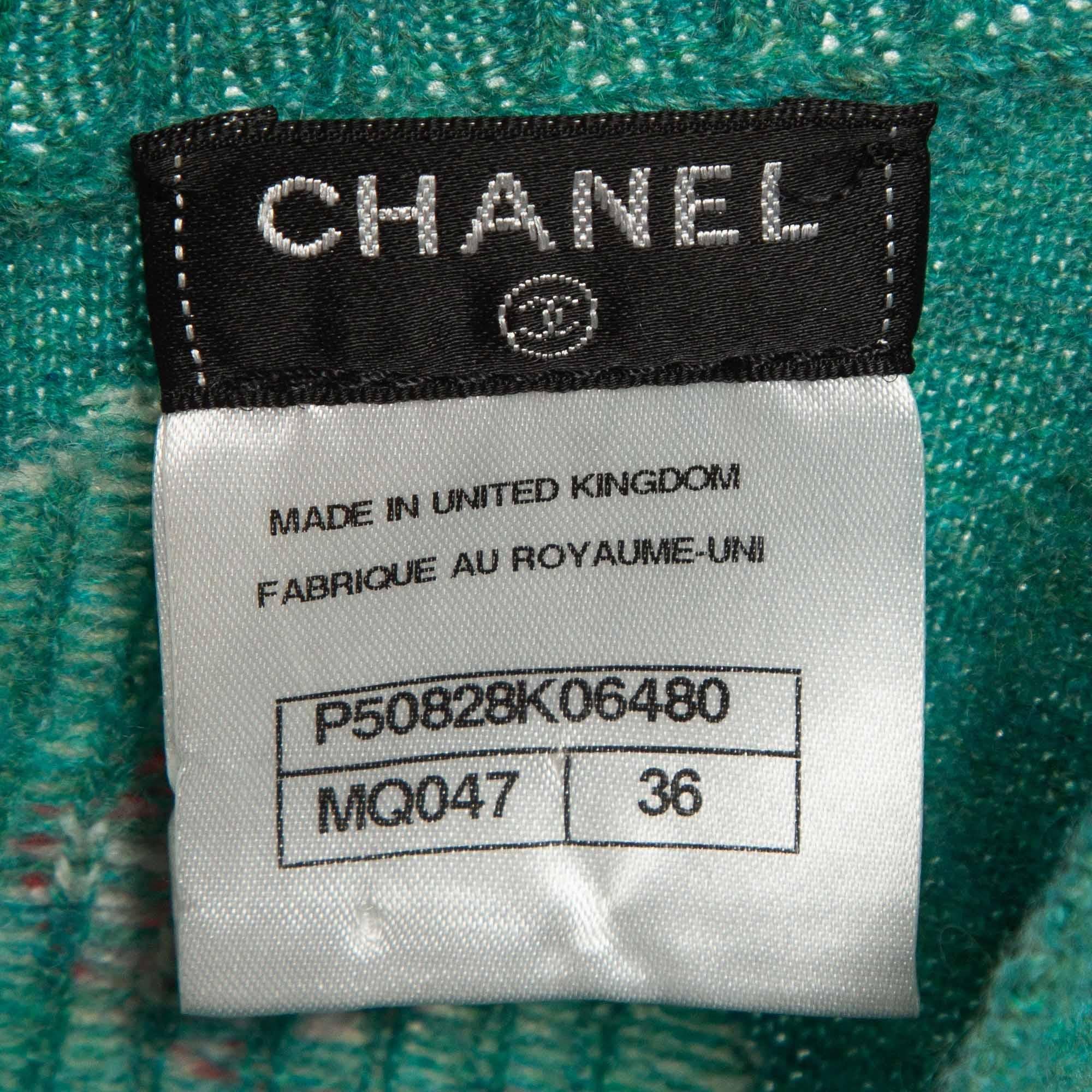 Chanel Pull court boutonné à fleurs bleues Intarsia en cachemire tricoté au dos S Pour femmes en vente