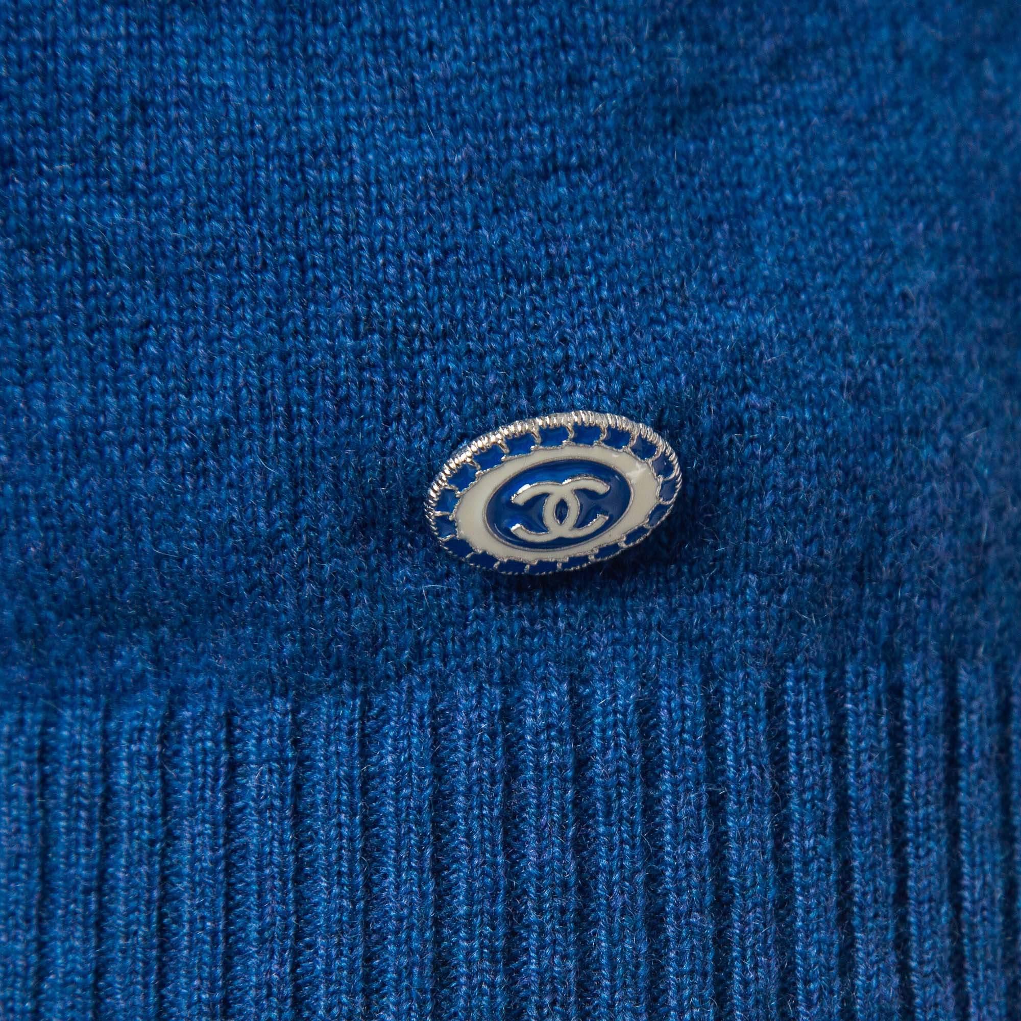 Chanel - Gilet à col V en tricot de cachemire texturé à fleurs bleues M. Pour femmes en vente