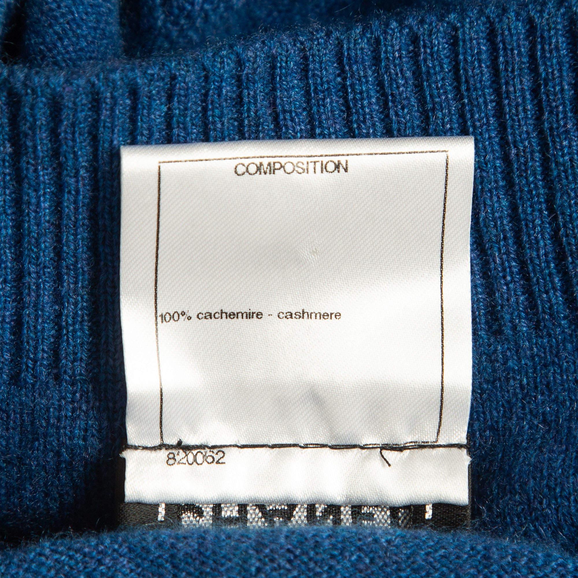 Chanel - Gilet à col V en tricot de cachemire texturé à fleurs bleues M. en vente 1