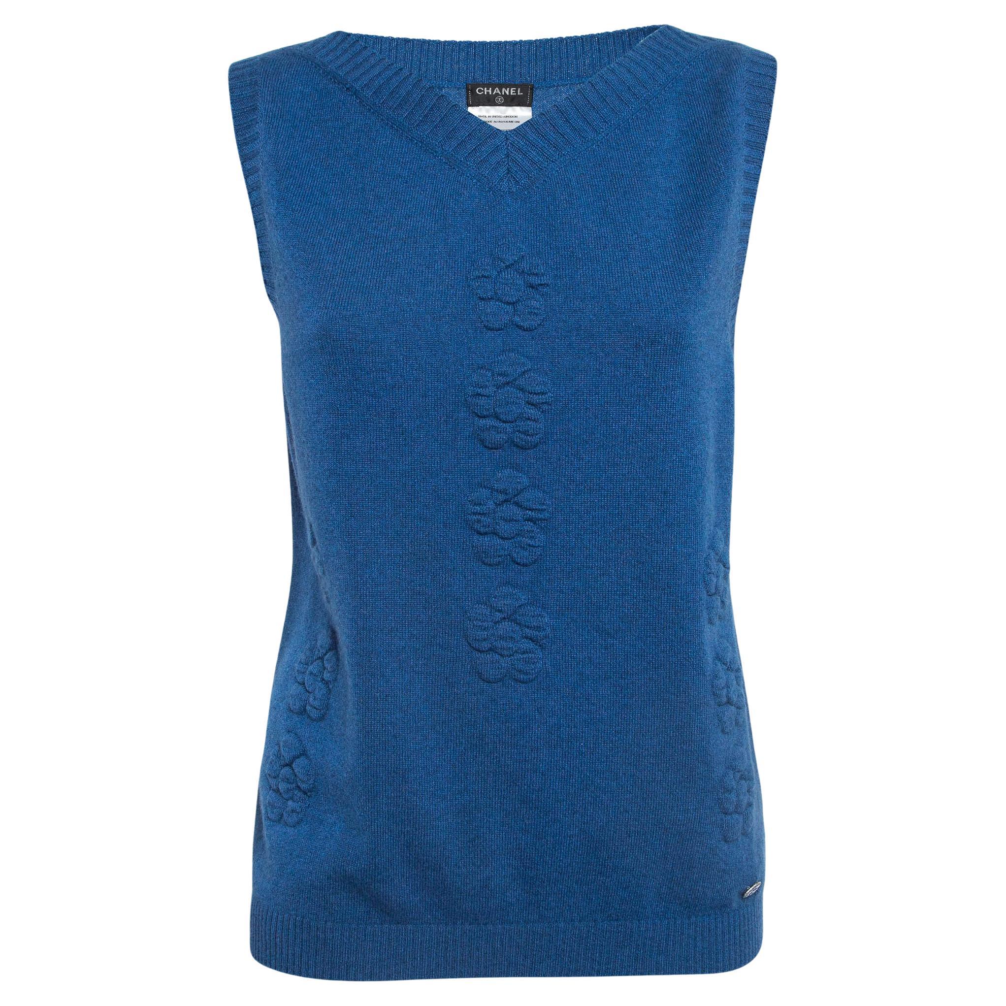 Chanel - Gilet à col V en tricot de cachemire texturé à fleurs bleues M. en vente