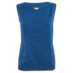 Chanel - Gilet à col V en tricot de cachemire texturé à fleurs bleues M.
