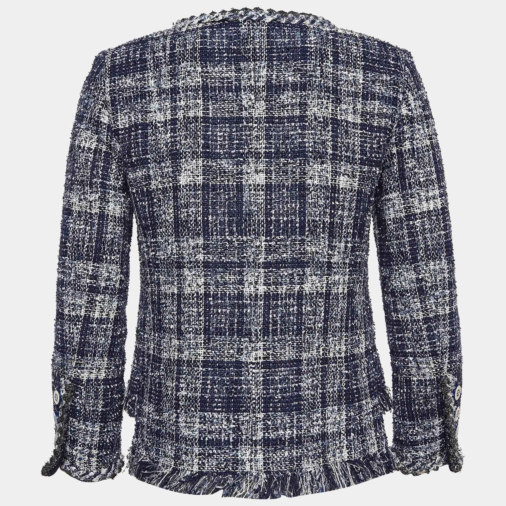 Experience the joy of expert tailoring with this designer jacket. Meticulously made it offers a flawless fit and luxe details ensuring unmatched comfort. This creation will elevate your style effortlessly.