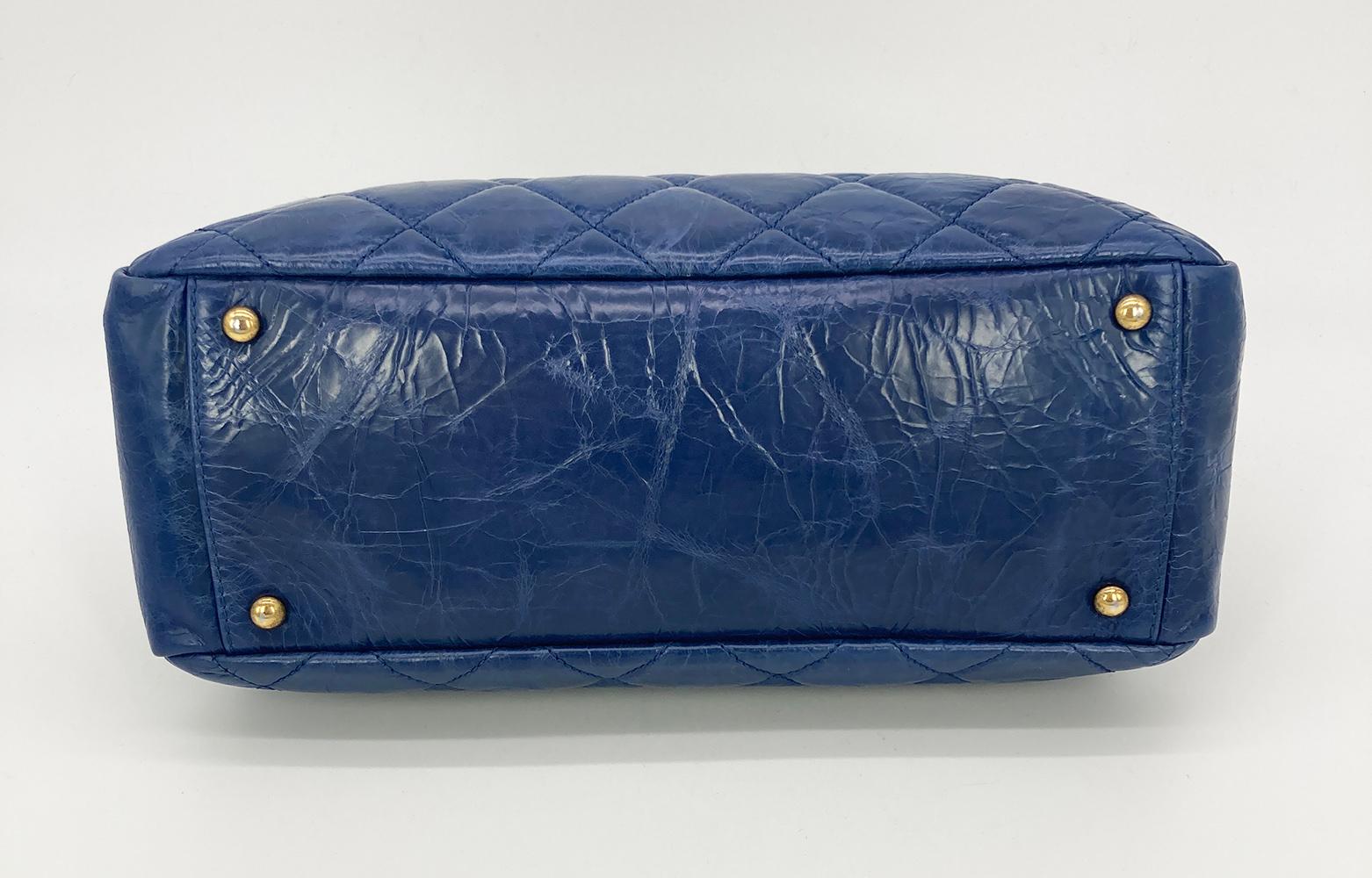 Chanel Blau glasierte gesteppte Tote Bag aus Kalbsleder Damen im Angebot