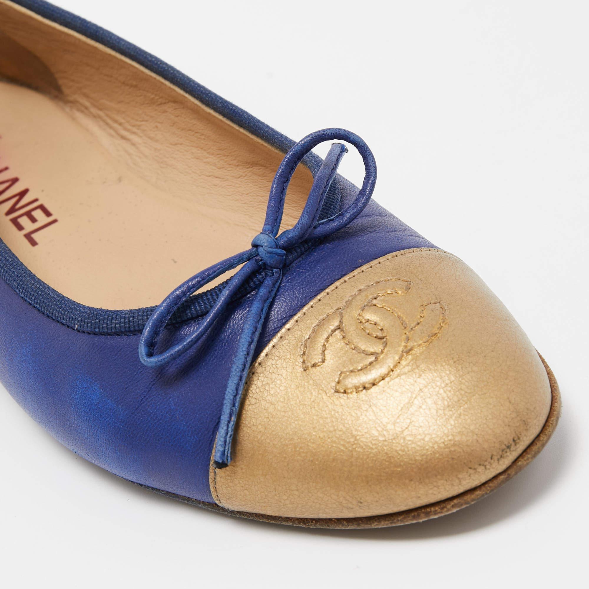 Chanel Blue/Gold Leather CC Cap Toe Bow Ballet Flats Size 38 For Sale 1