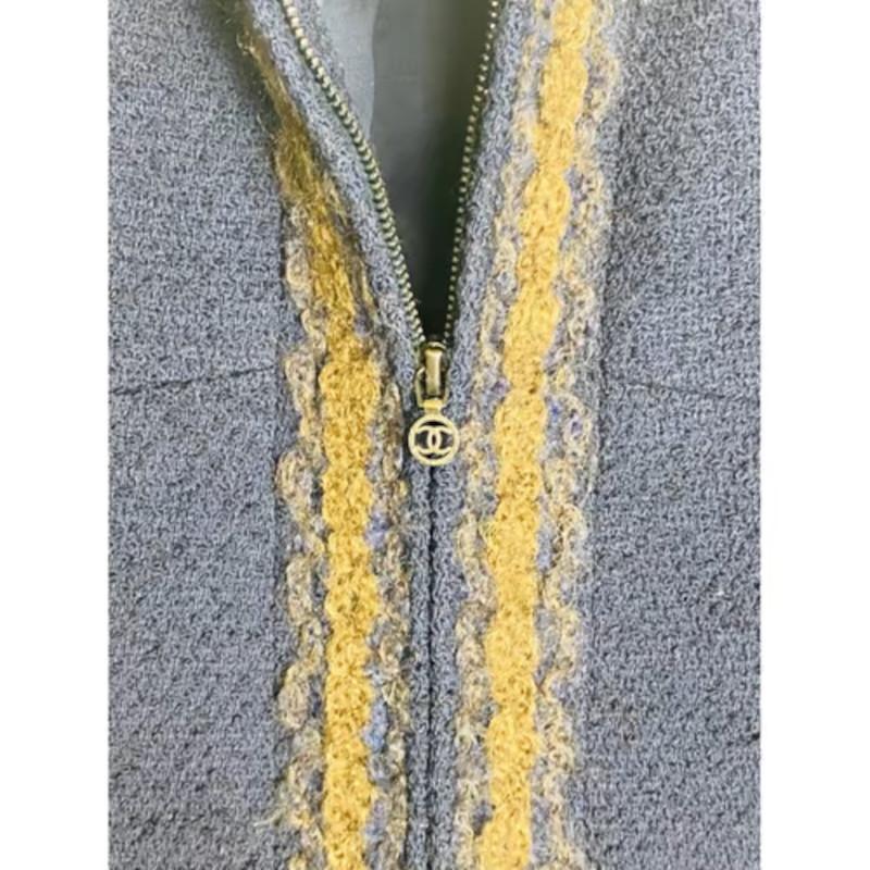 Chanel blue gold wool Jacket In Excellent Condition In Capri, IT