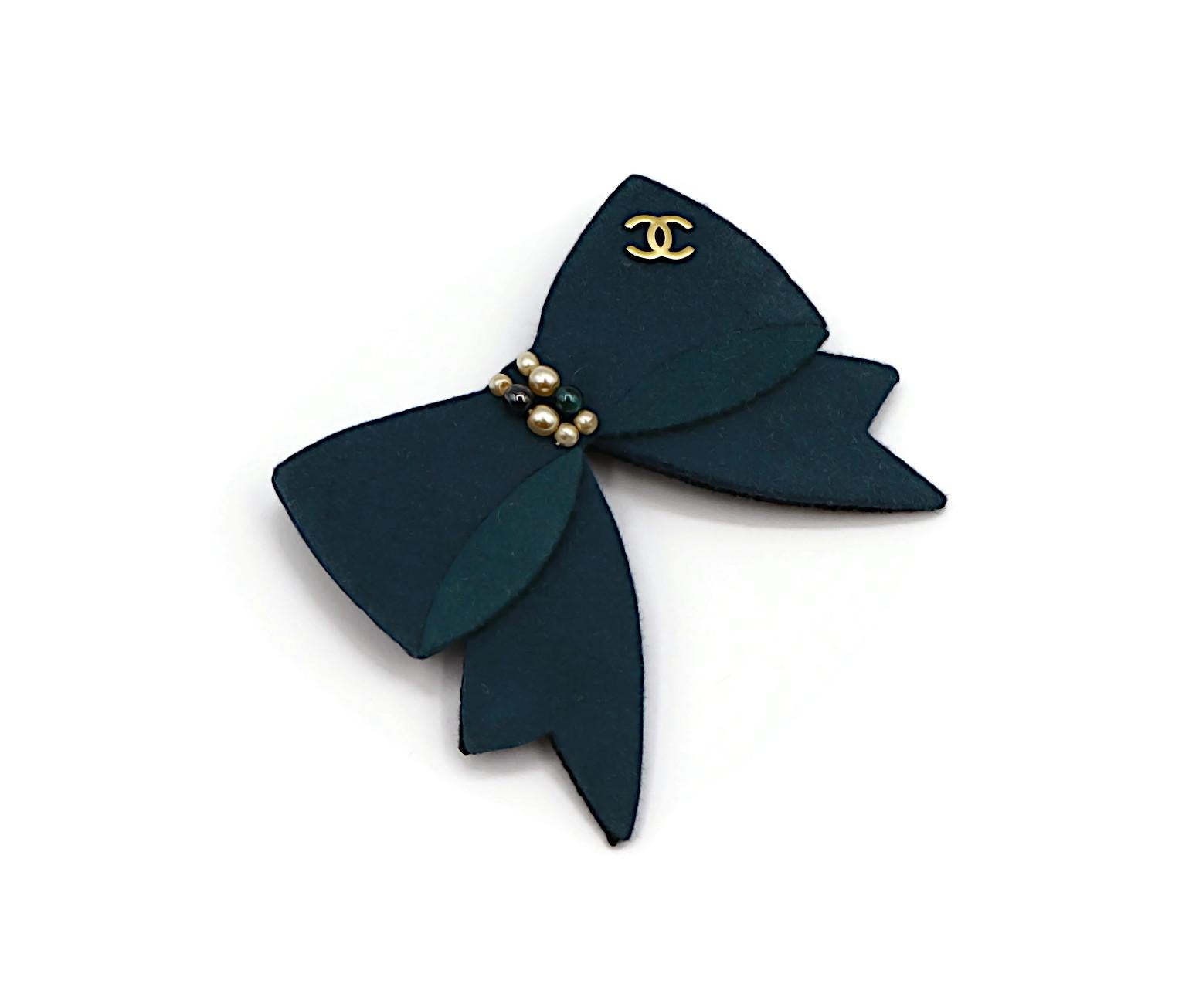 CHANEL Blue & Green Felt CC Bow Brooch In Good Condition In Nice, FR