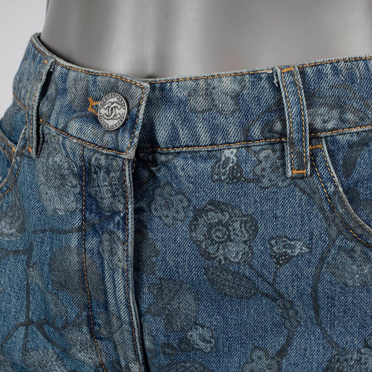CHANEL blue & grey cotton 2021 21A CHATEAU DES DAMES FLORAL JEANS Pants 36 XS For Sale 1