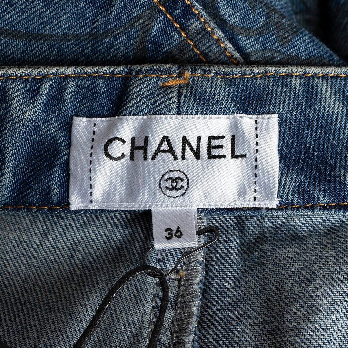 CHANEL blue & grey cotton 2021 21A CHATEAU DES DAMES FLORAL JEANS Pants 36 XS For Sale 2