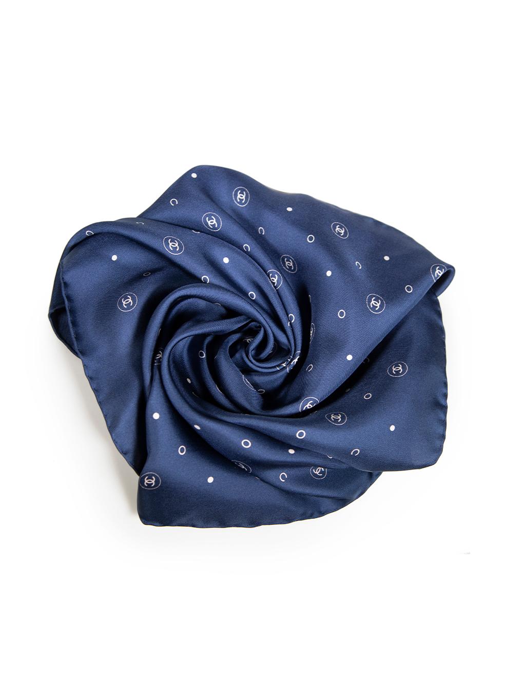 Chanel Blauer ineinandergreifender CC-Schnallenpullover & Schal im Angebot 4