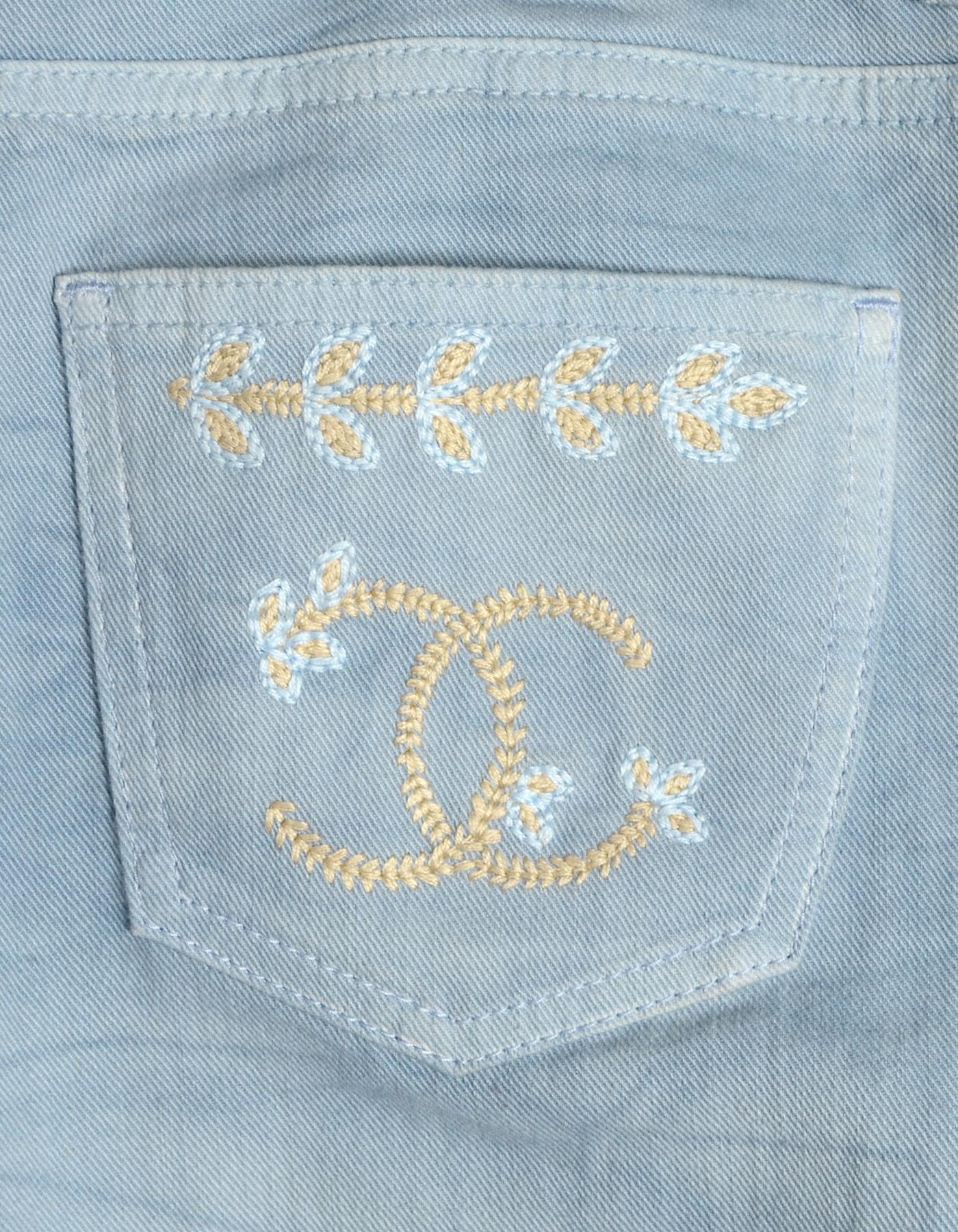 Chanel Blue Jeans W/ Floral Embroidery & CC Sz 40 In Excellent Condition In New York, NY