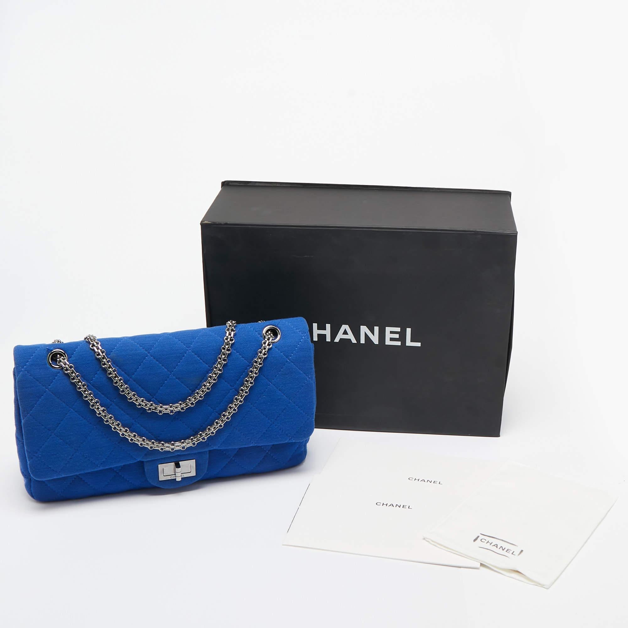 Borsa Chanel Classic 227 Reissue 2.55 con patta in Jersey Blu in vendita 16