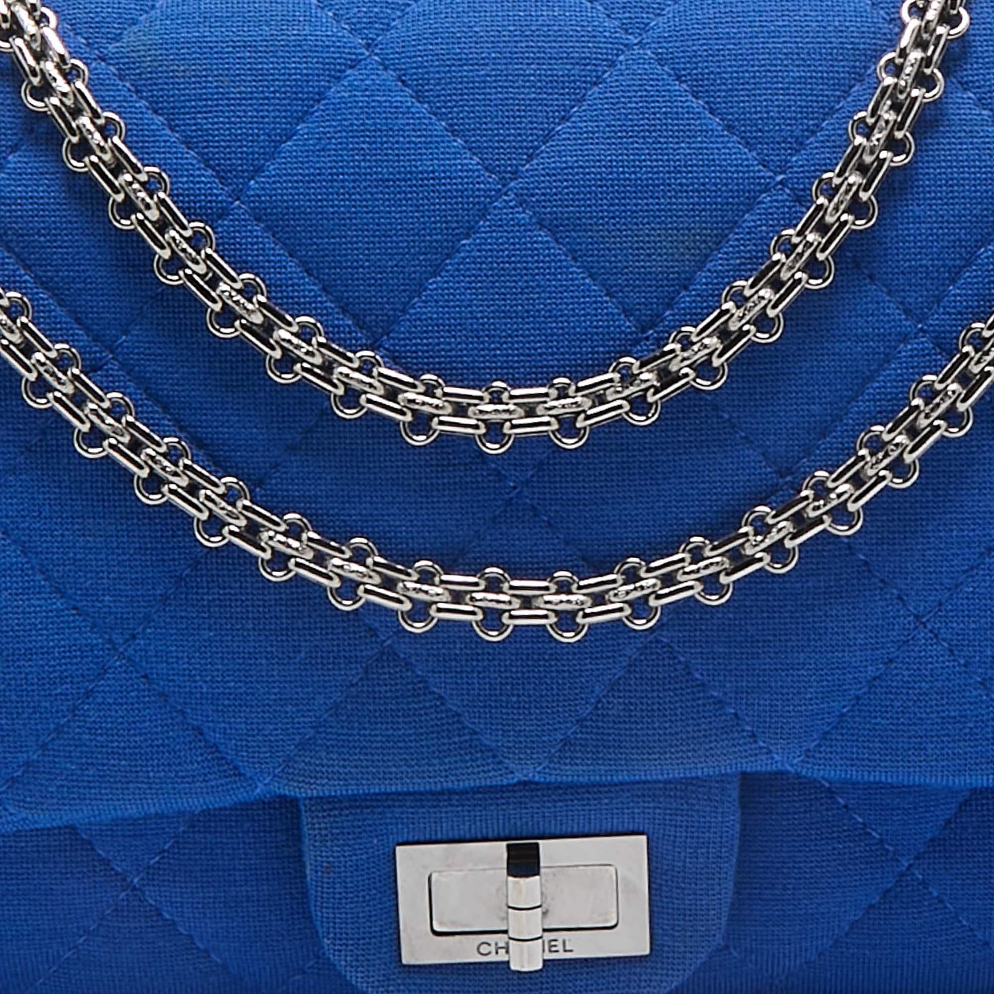 Borsa Chanel Classic 227 Reissue 2.55 con patta in Jersey Blu in vendita 2