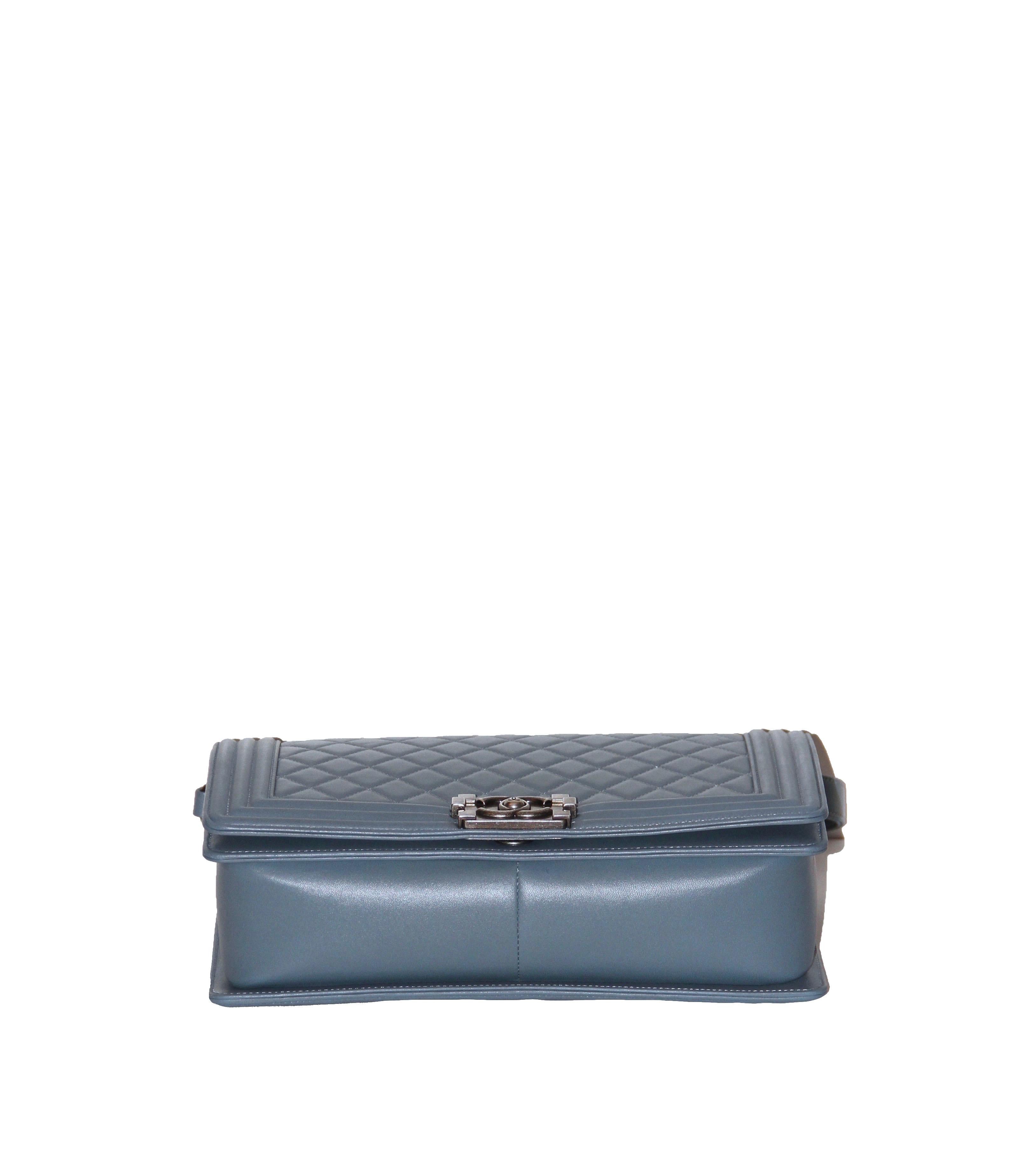 Chanel Blue Lambskin Large Boy Bag In Excellent Condition In Geneva, CH