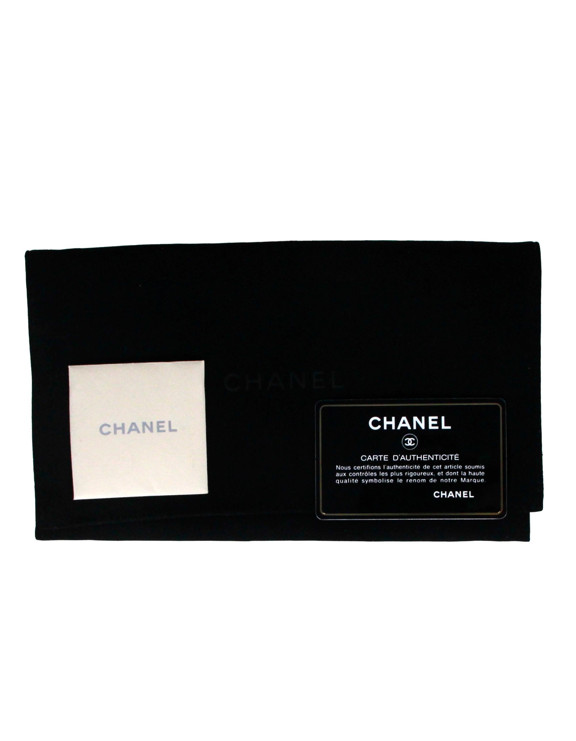 Chanel - Grand portefeuille à rabat Gusset en cuir d'agneau bleu matelassé en vente 5