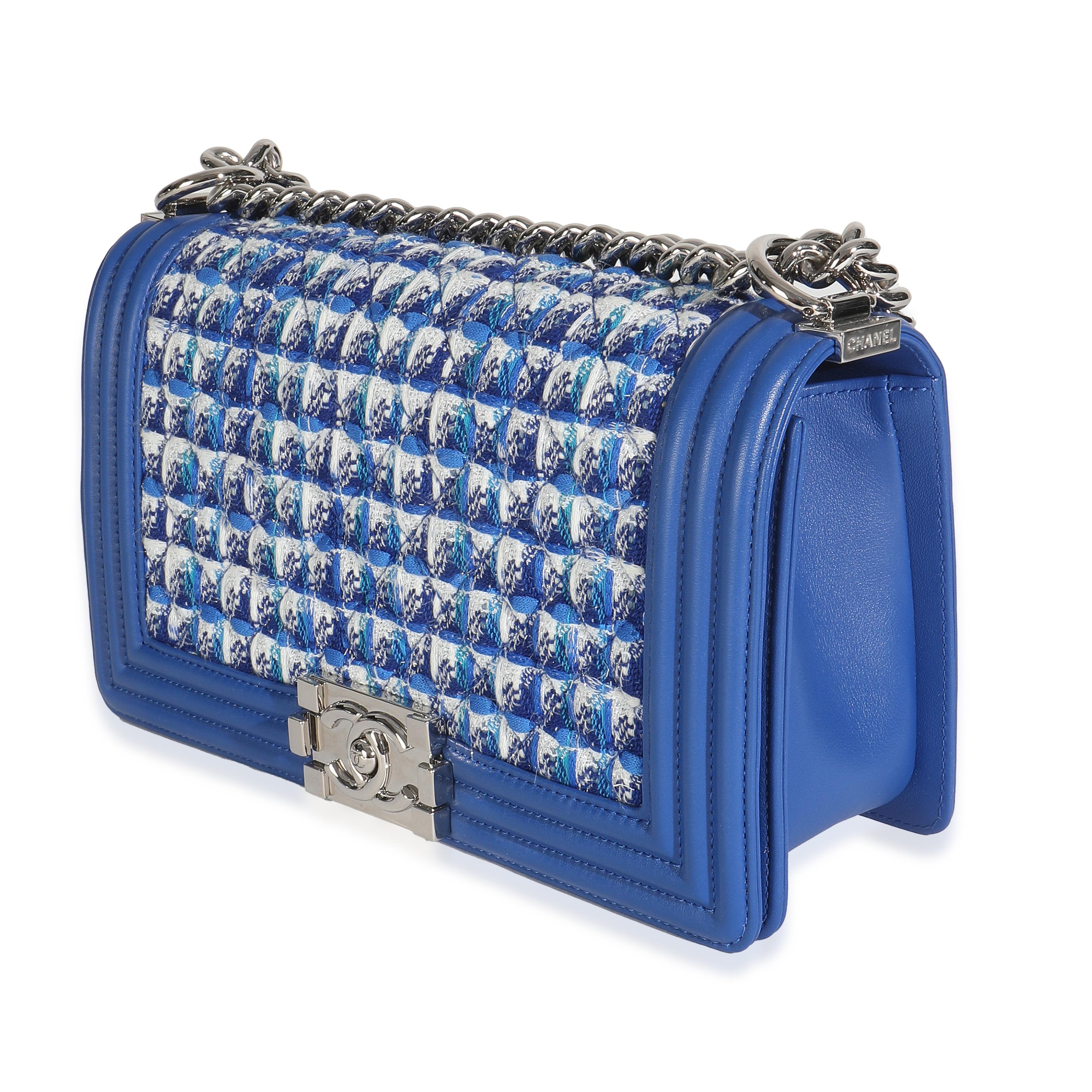 Chanel Blau Lammfell gesteppt Tweed Old Medium Boy Tasche für Damen oder Herren im Angebot