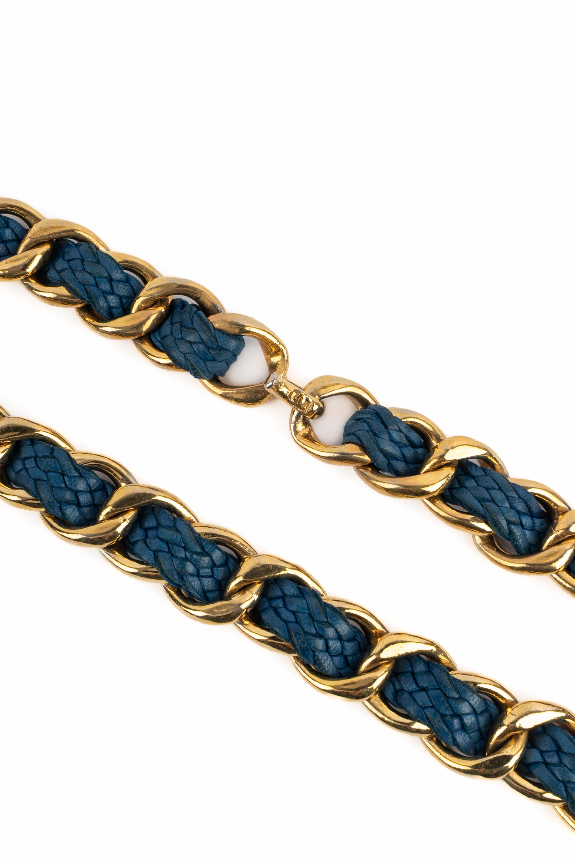 Noir Chanel, ceinture en cuir bleu, années 1990 en vente