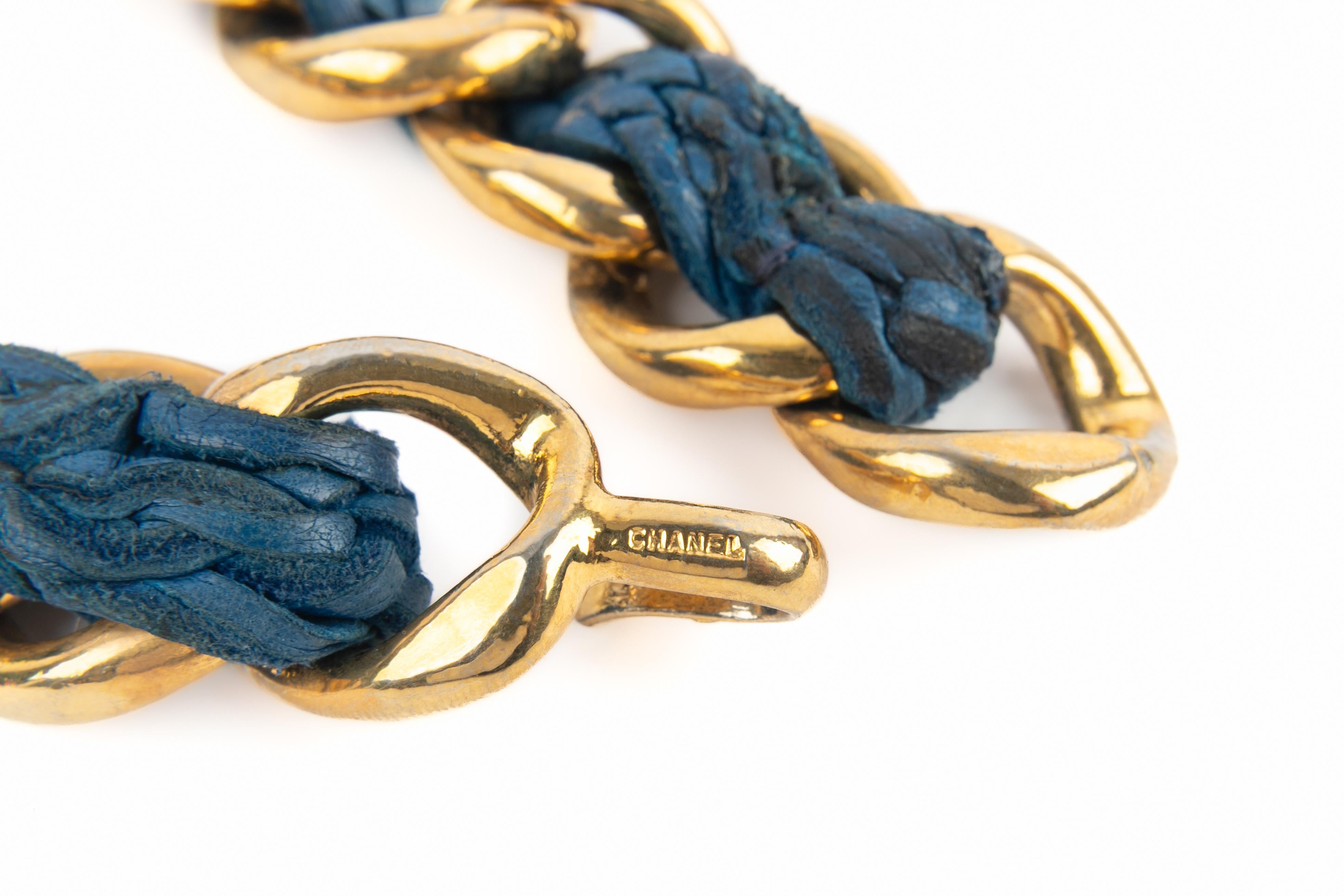 Cintura Chanel in pelle blu anni '90 in vendita 2