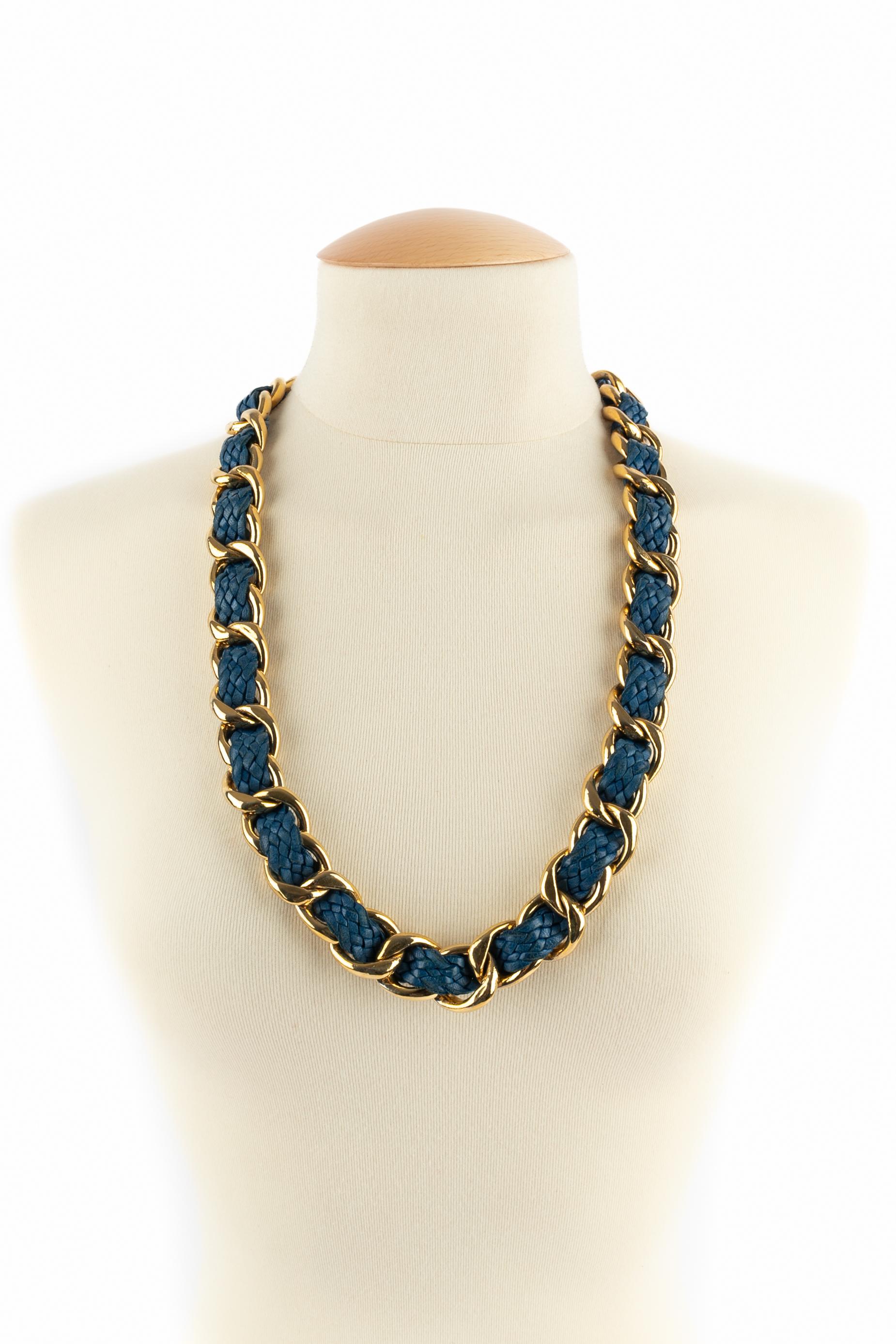 Chanel, ceinture en cuir bleu, années 1990 en vente 3