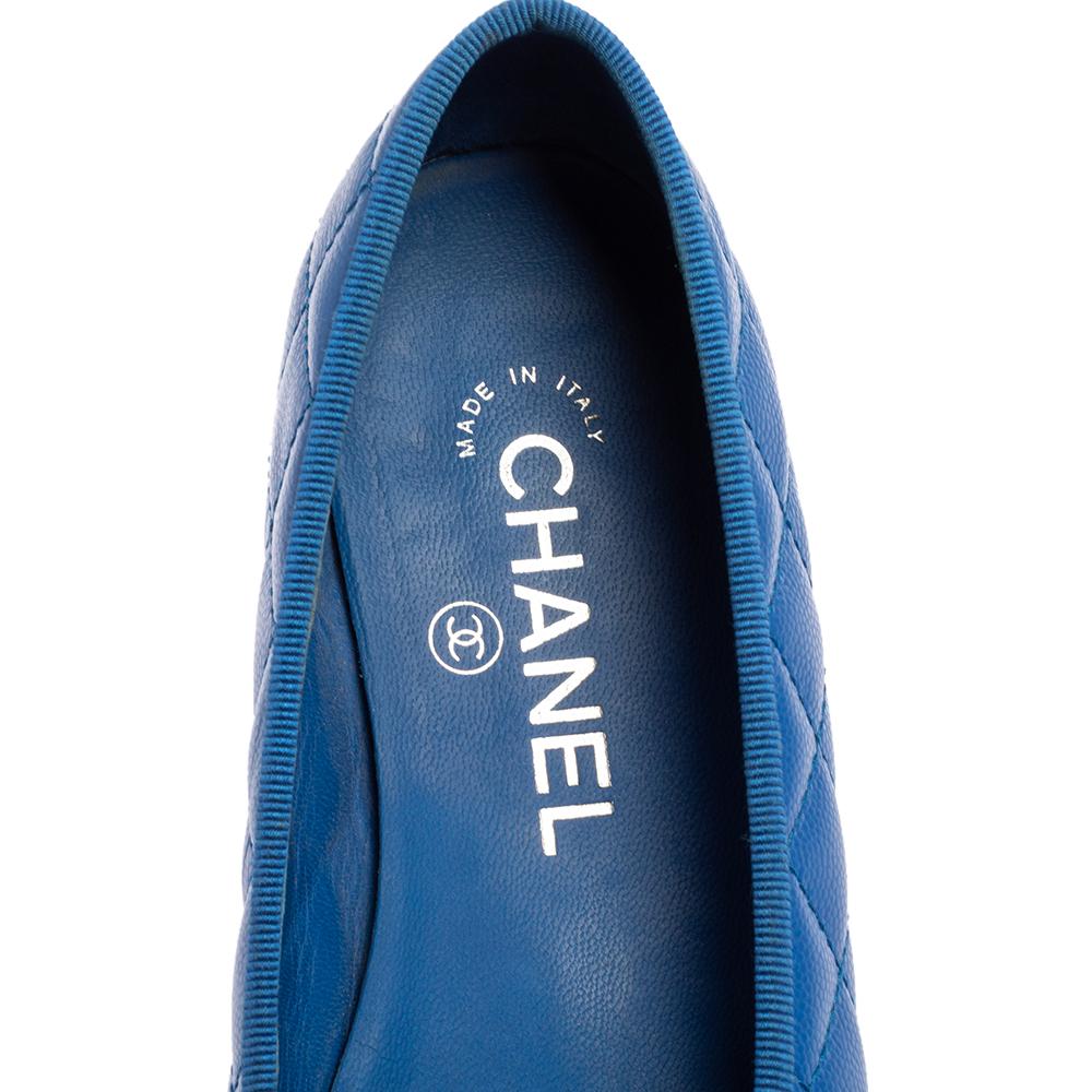 Chanel Blue Leather CC Ballet Flats Size 36.5 In Good Condition In Dubai, Al Qouz 2