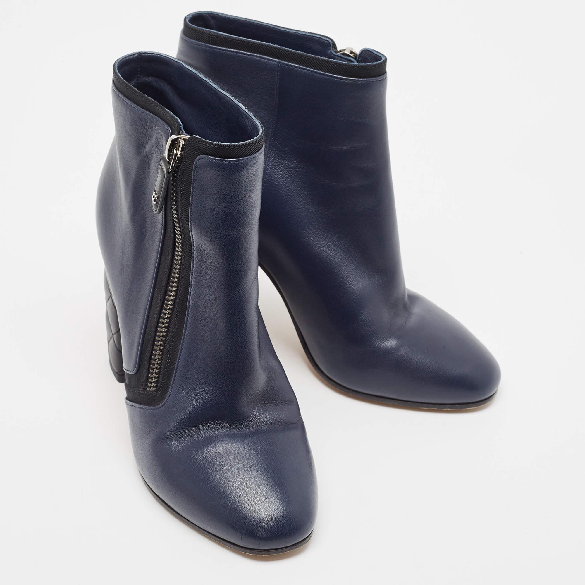 Perfectly sewn and finished to ensure an elegant look and fit, these Chanel ankle boots are a purchase you'll love flaunting. They look great on the feet.

