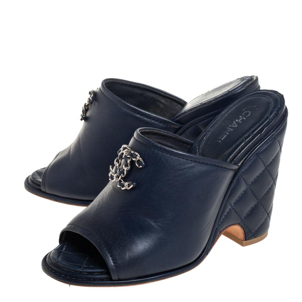 Chanel Blue Leather CC Chain Detail Wedge Sandals Size 37 In Good Condition In Dubai, Al Qouz 2