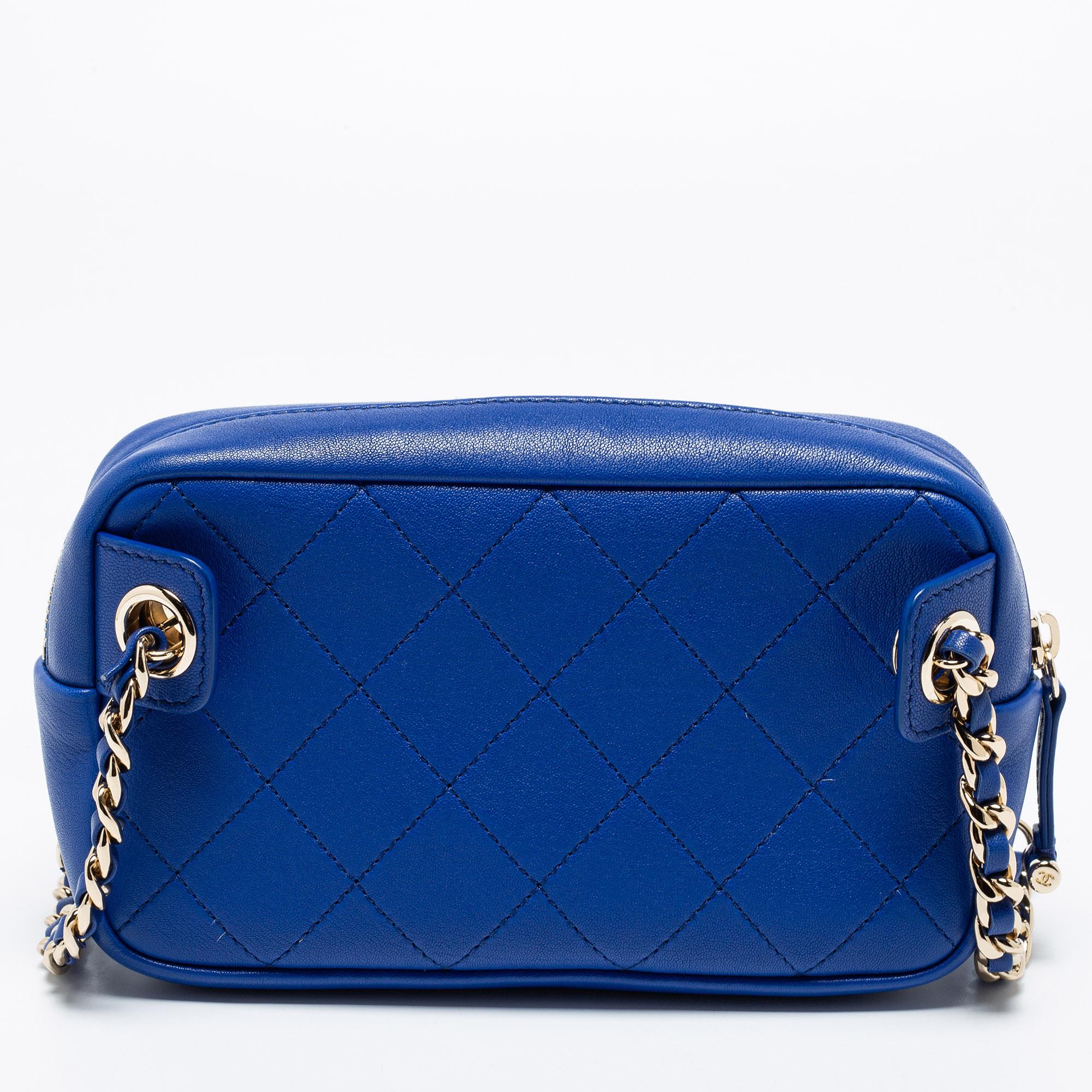 This blue belt bag from Chanel is indeed functional yet fashionable. It is crafted from luxe leather and displays the CC lock on the front in silver tone. It is completed with a zipper and a flap that reveals fabric insides. Wear it over jumpsuits