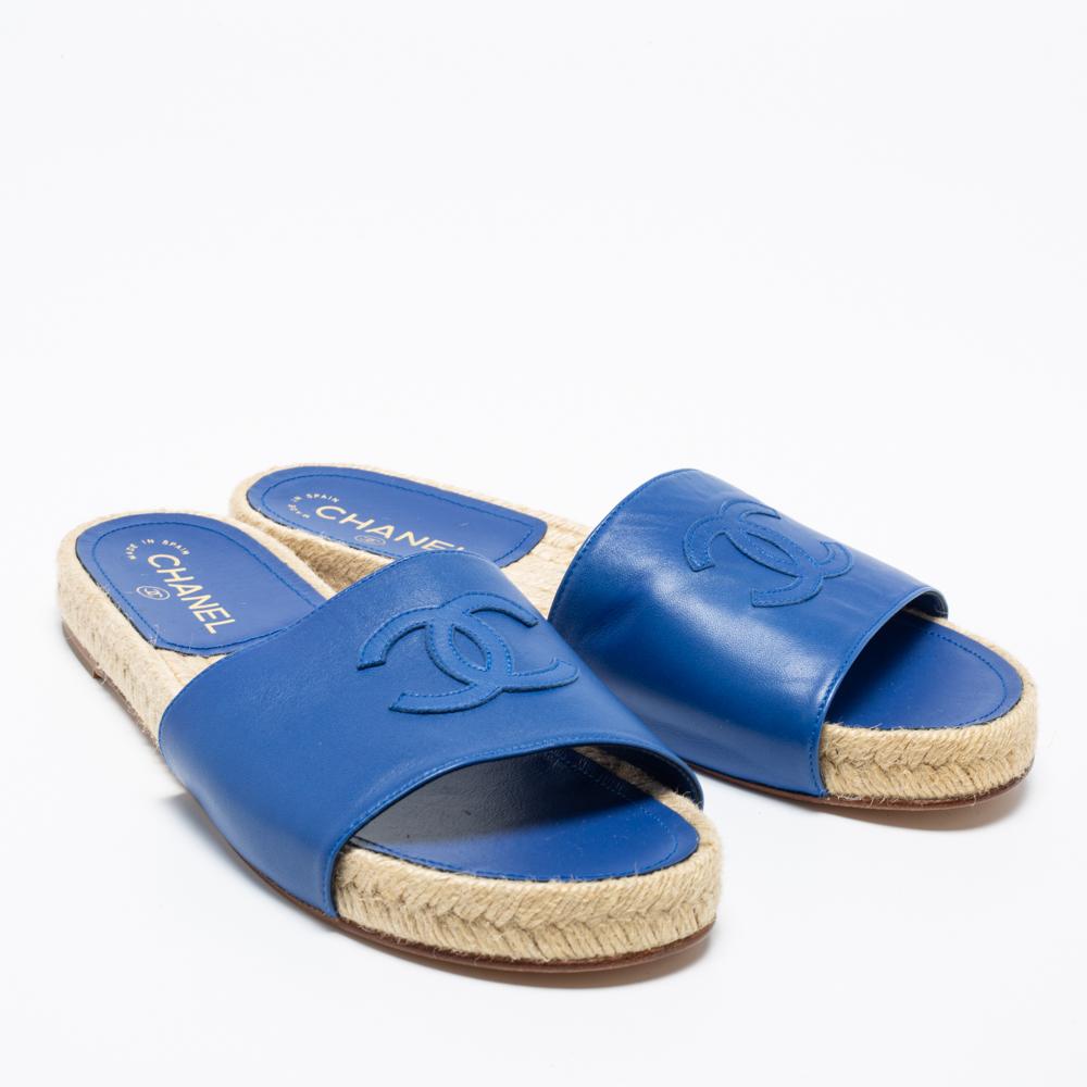 Women's Chanel Blue Leather CC Logo Flat Espadrille Slides Size 40