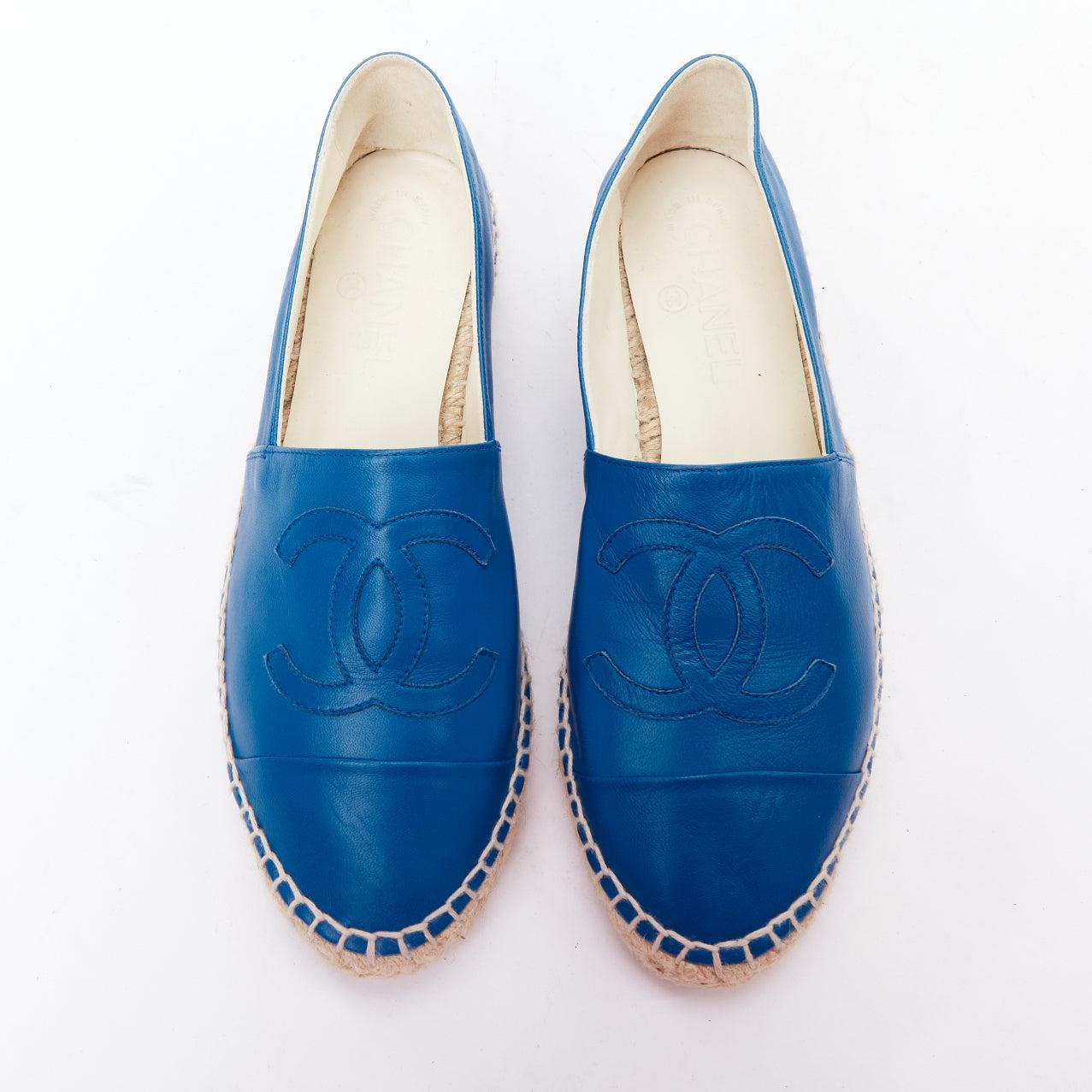 CHANEL blue leather CC logo jute espadrille shoes EU38
Reference: LNKO/A02430
Brand: Chanel
Material: Leather
Color: Blue, Cream
Pattern: Solid
Closure: Slip On
Lining: Cream Leather
Made in: Spain

CONDITION:
Condition: Very good, this item was