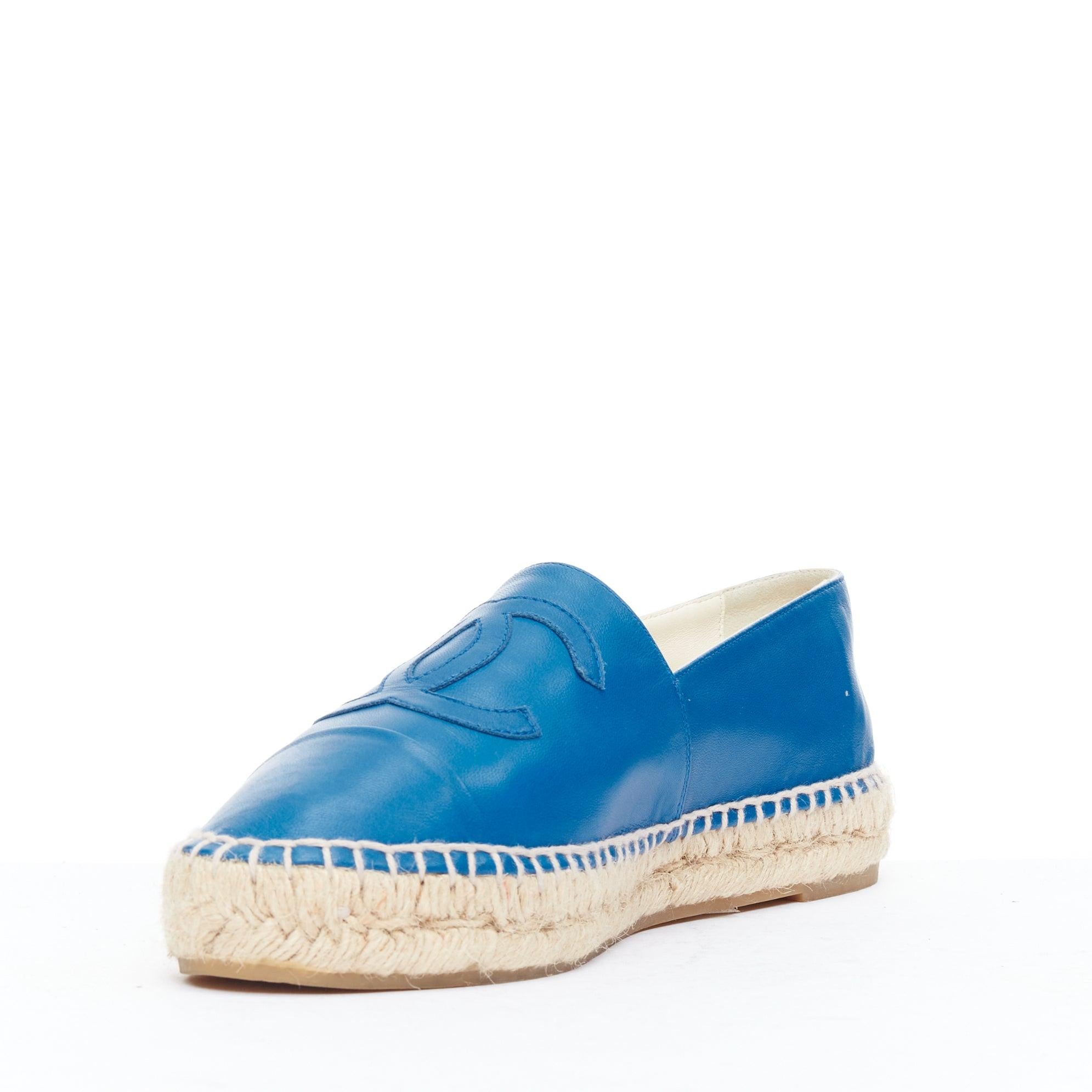 CHANEL blue leather CC logo jute espadrille shoes EU38 In Good Condition For Sale In Hong Kong, NT