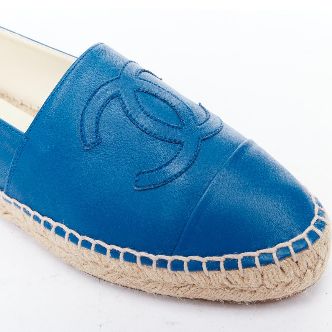 CHANEL blue leather CC logo jute espadrille shoes EU38 For Sale 2