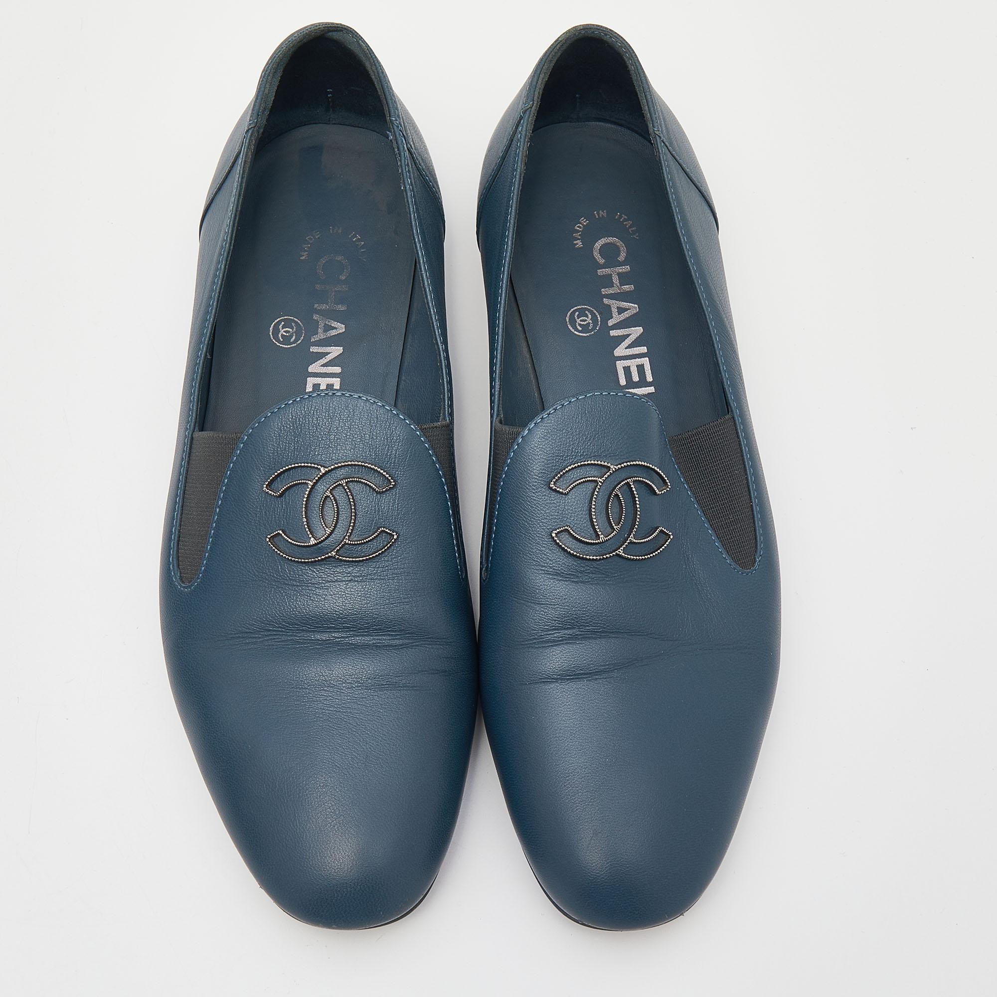 Exquisite and well-crafted, these CC Chanel loafers are worth owning. They have been crafted using the best of materials and they come flaunting a grand shade. The loafers are ideal to wear all day.

Includes: Original Dustbag, Original Box