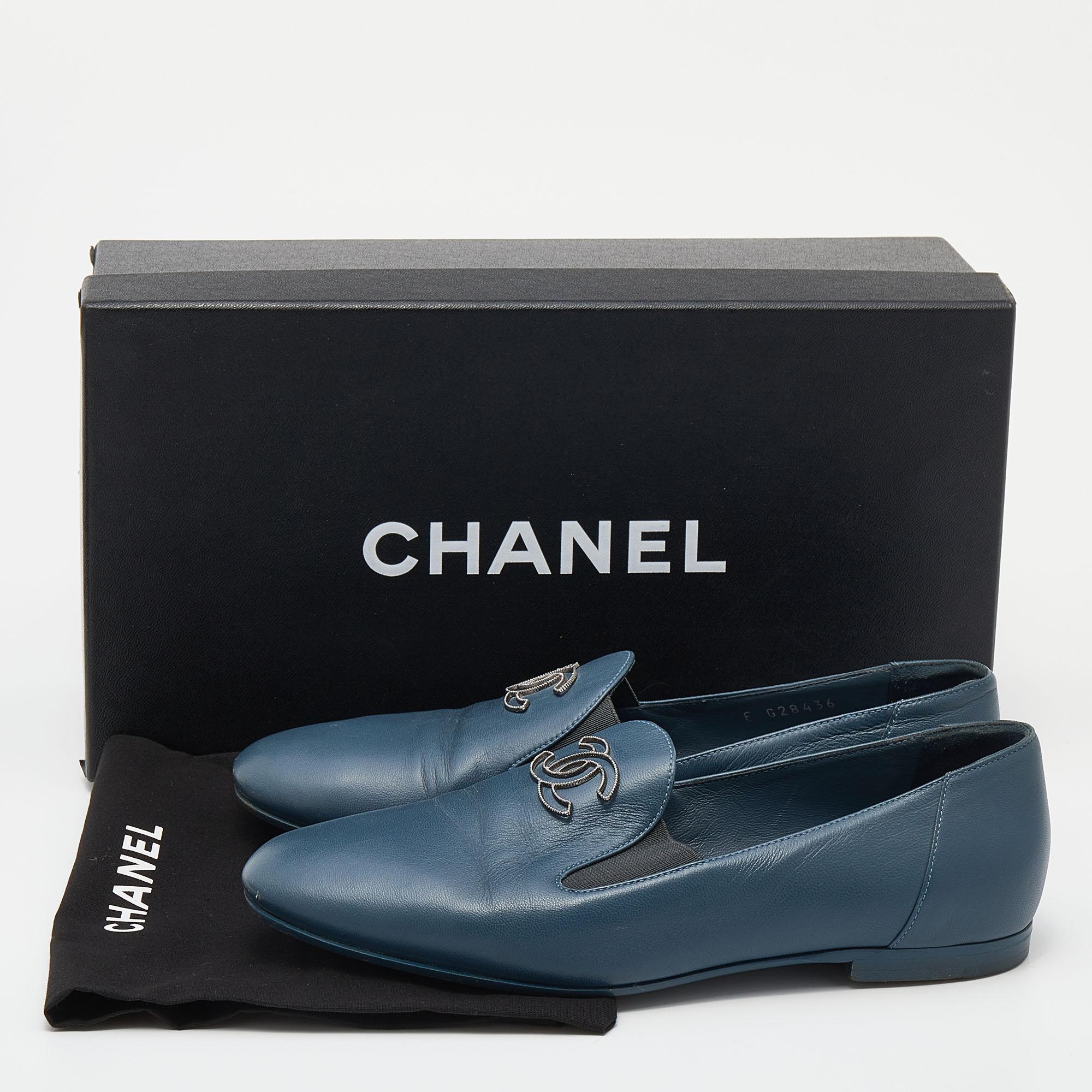 Chanel Blue Leather CC Slip On Loafers Size 36.5 In Good Condition In Dubai, Al Qouz 2