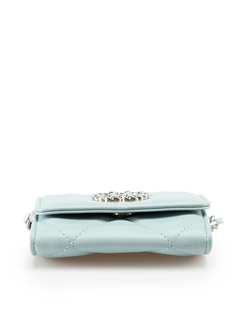 Portefeuille en cuir bleu Chanel 19 Mini Chain Cardholder Wallet Pour femmes en vente