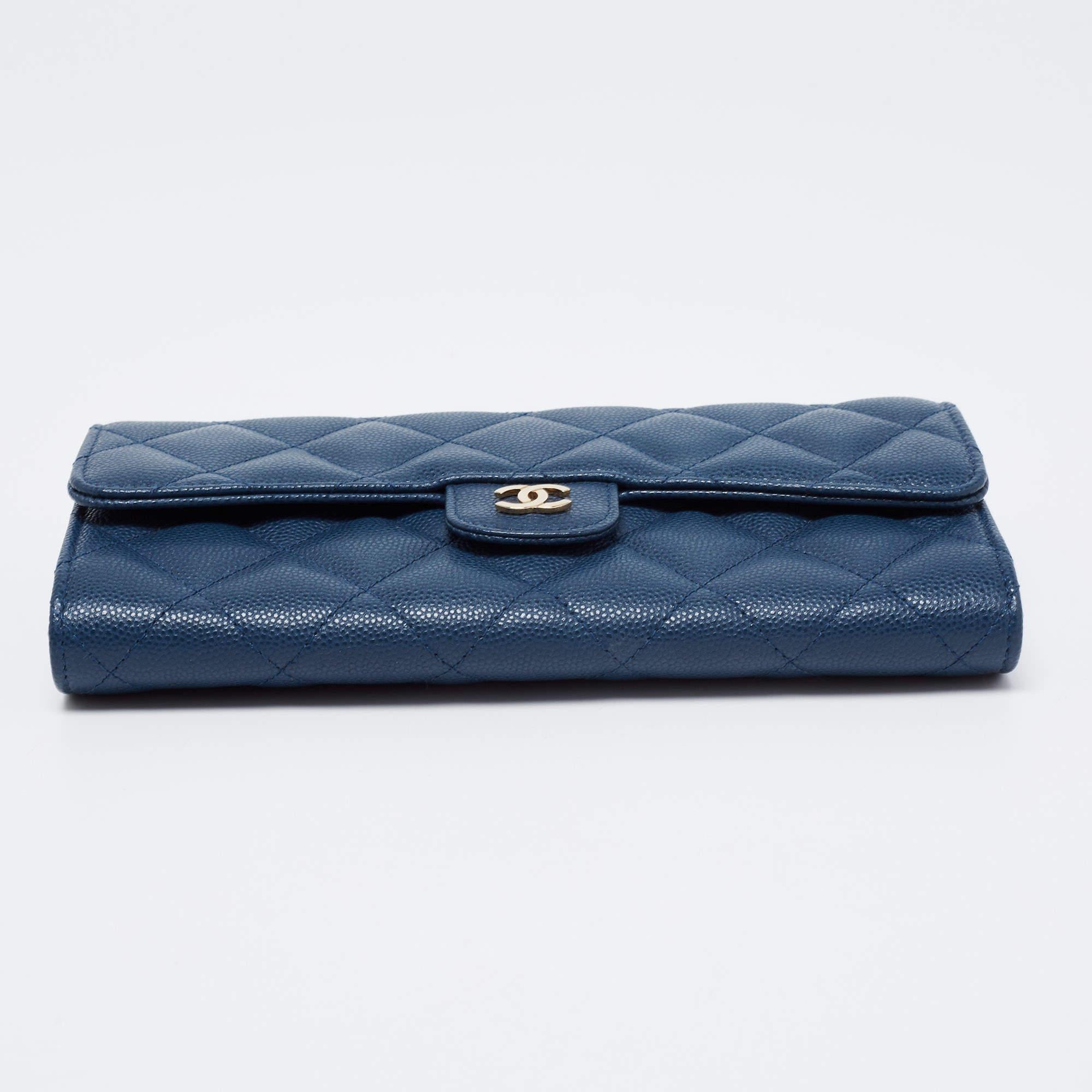 Chanel Blue Leather Classic Flap Wallet In New Condition In Dubai, Al Qouz 2