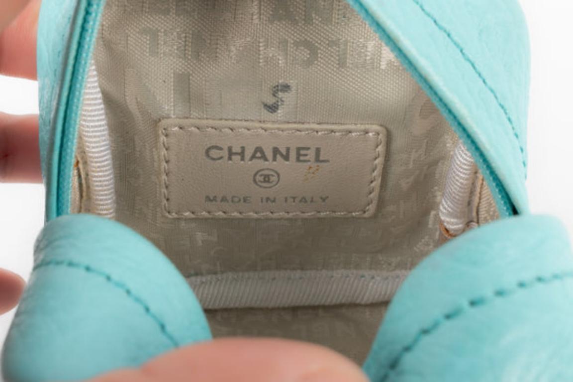 Chanel Blaue Leder-Mini-Handtasche, 2003/2004 im Angebot 5