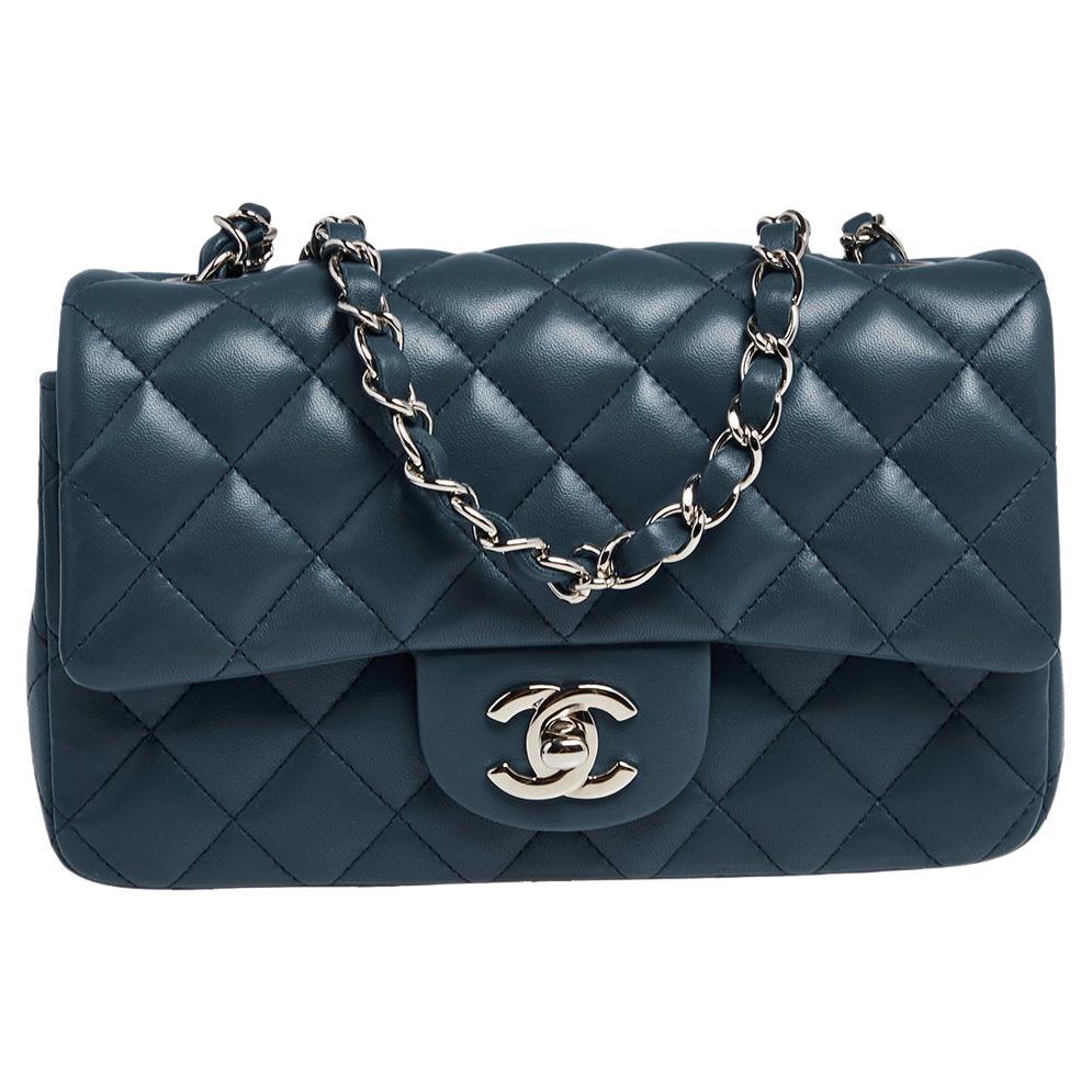 Túi Chanel 22 Mini Handbag xanh đen logo vàng da bê GHW best quality