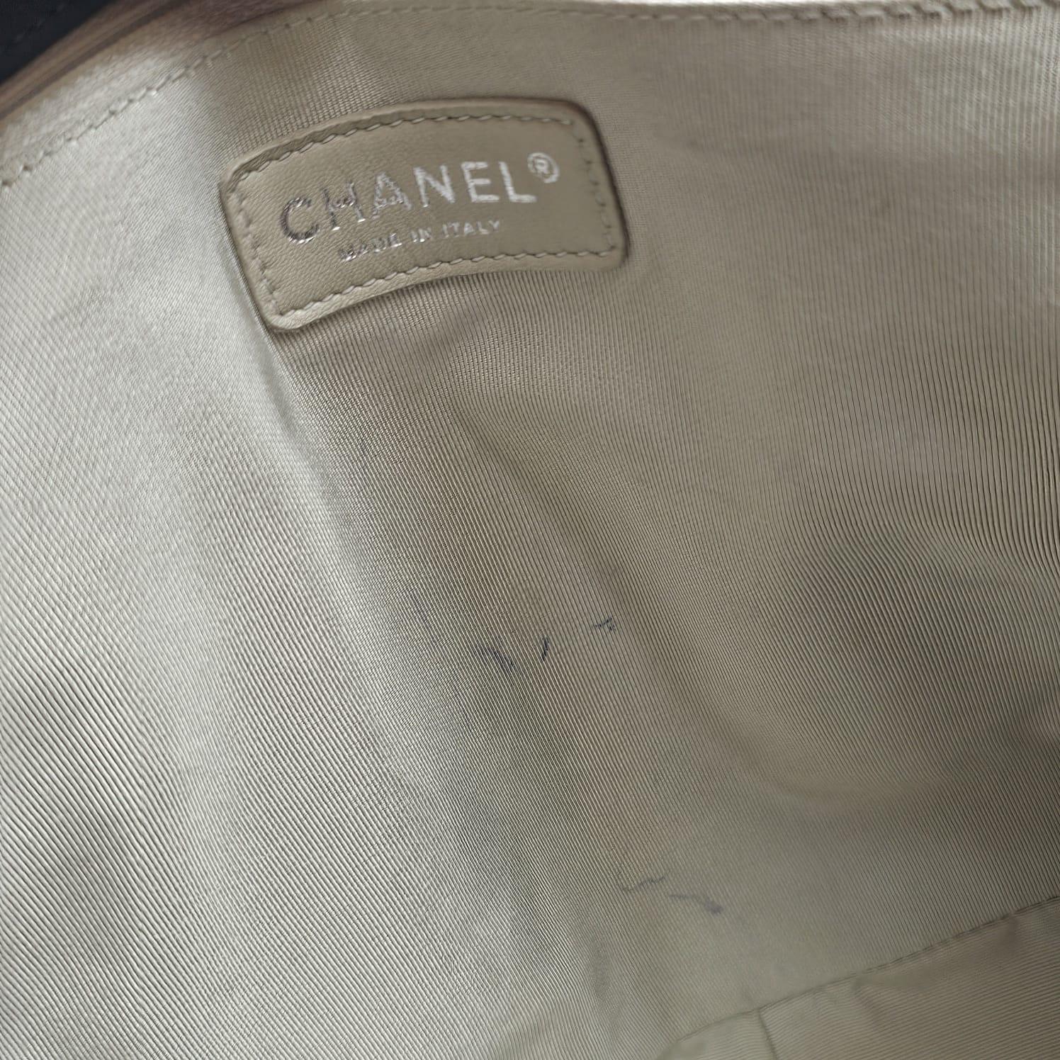 Chanel - Sac à rabat en cuir matelassé avec chaîne, bleu en vente 5