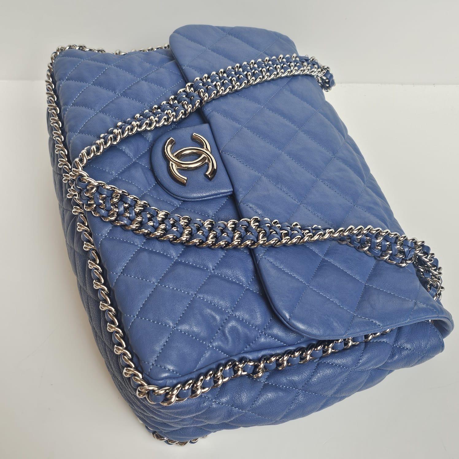 Chanel - Sac à rabat en cuir matelassé avec chaîne, bleu Bon état - En vente à Jakarta, Daerah Khusus Ibukota Jakarta