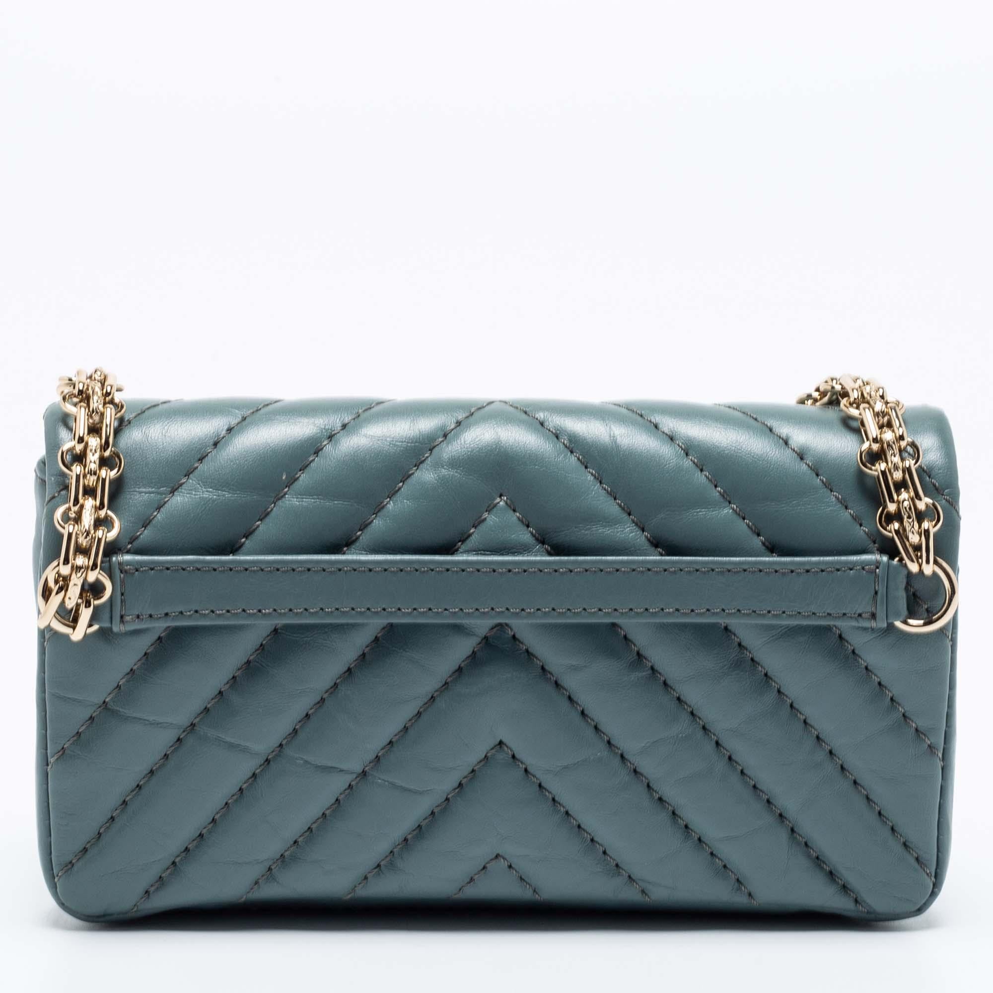 Imbued with traditional details, the Reissue 2.55 bag from Chanel is iconic and one of the most admired collections of the brand. The chain-leather shoulder strap of this bag will offer you an easy carrying experience. Made from quilted leather, it