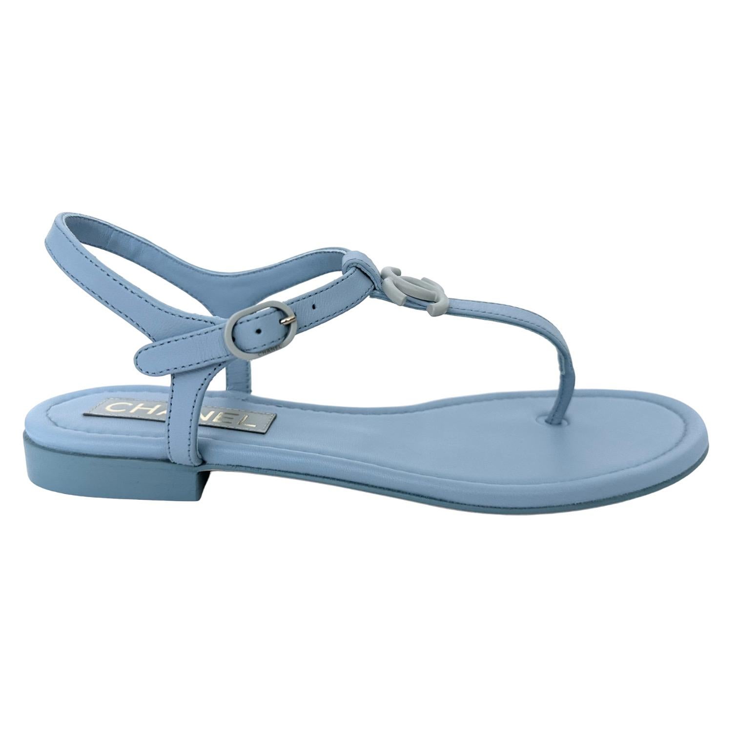 GUARANTEED AUTHENTIC CHANEL 2023 CC BLUE THONG SANDALS


Details:
- Blue leather thong style sandal.
- CC logo at vamp.
- Ankle strap, silver-tone metal signature buckle closure.
- Leather insole and sole.
- Comes with dust bag.

Size: