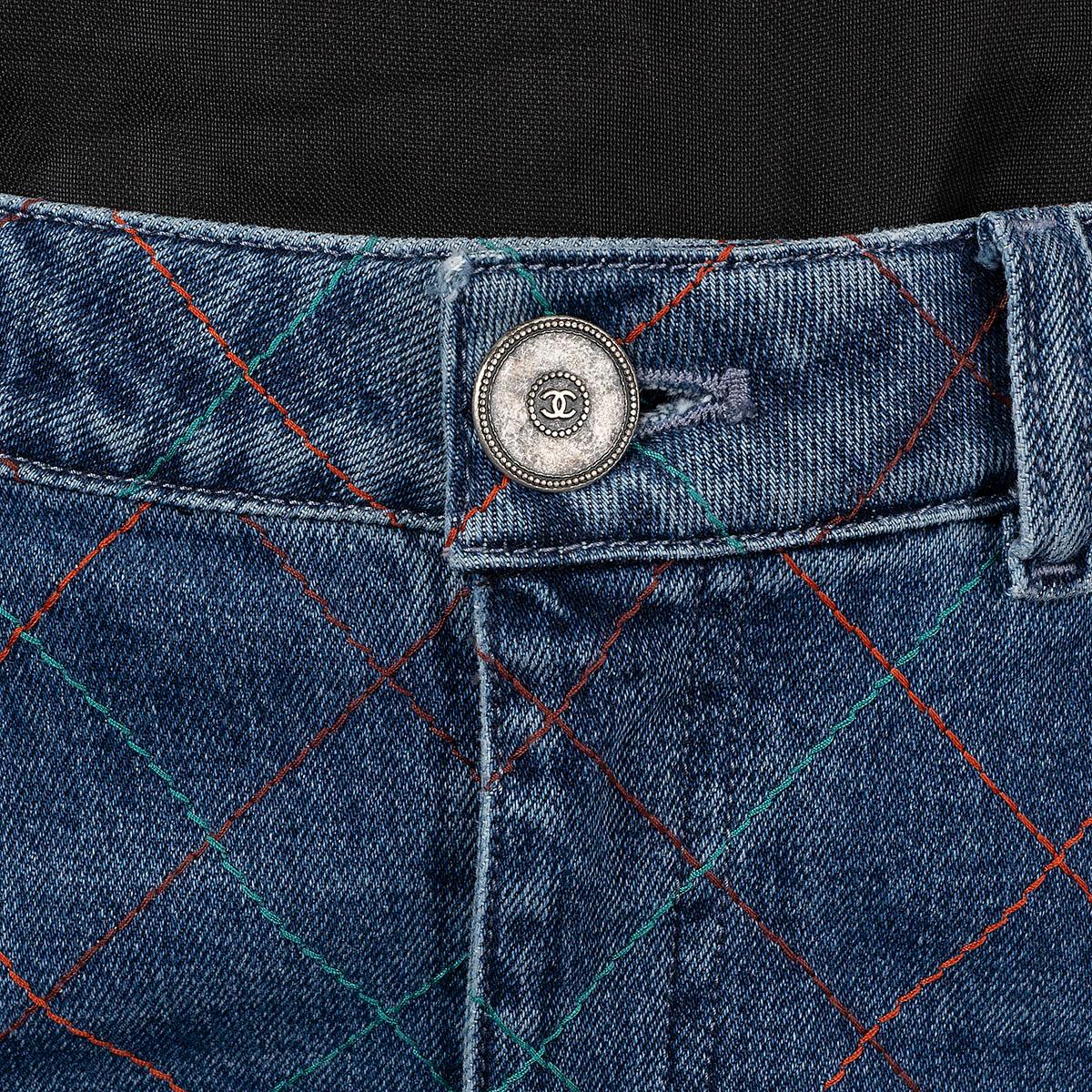 CHANEL bleu et multicolore 2017 17A COSMOPOLITE QUILTED Jeans Pants 40 M Pour femmes en vente