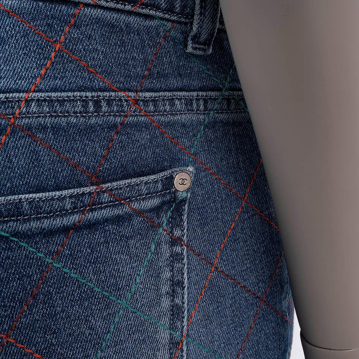 CHANEL bleu et multicolore 2017 17A COSMOPOLITE QUILTED Jeans Pants 40 M en vente 2