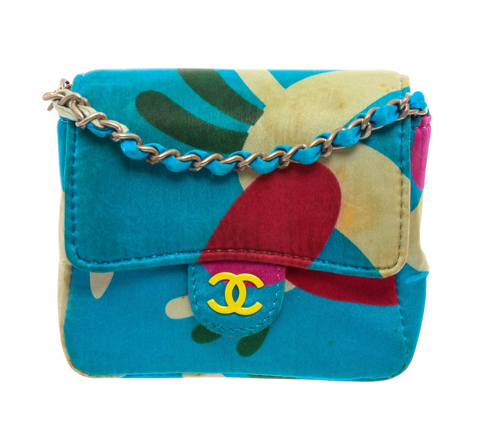 Chanel Blue Multicolor Satin Mini Messenger Pouch features a satin multicolor print with a belt loop on the back and has a detachable chain strap that can be wornover your shoulder. 

21929MSC MLA