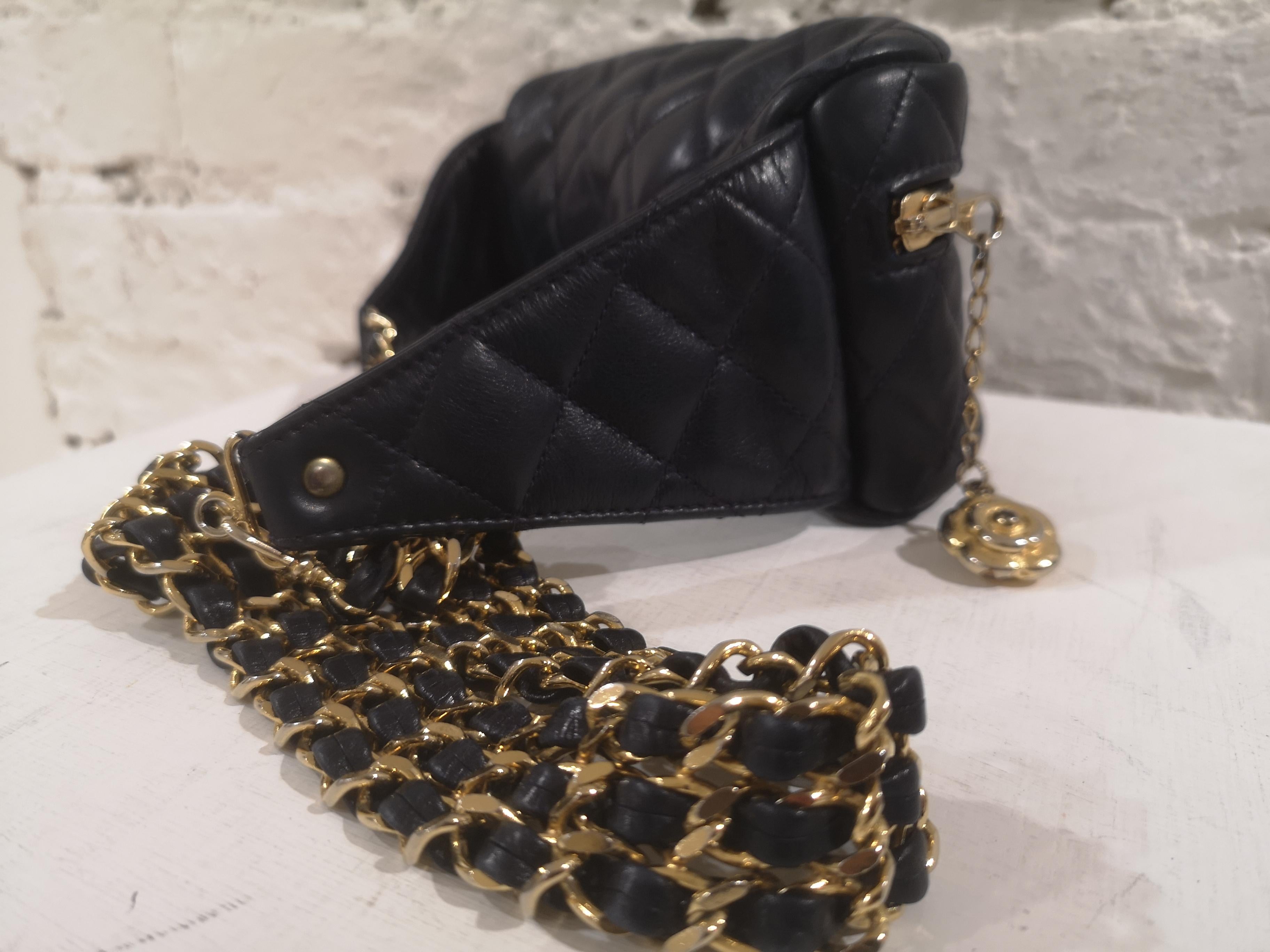 Chanel blue navy gold hardware fanny pack In Excellent Condition In Capri, IT
